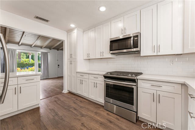 16601 Valerio Street – photo 2