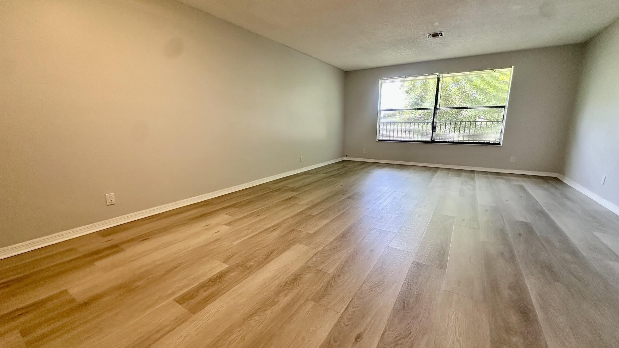 11464 NW 39th Street – photo 4