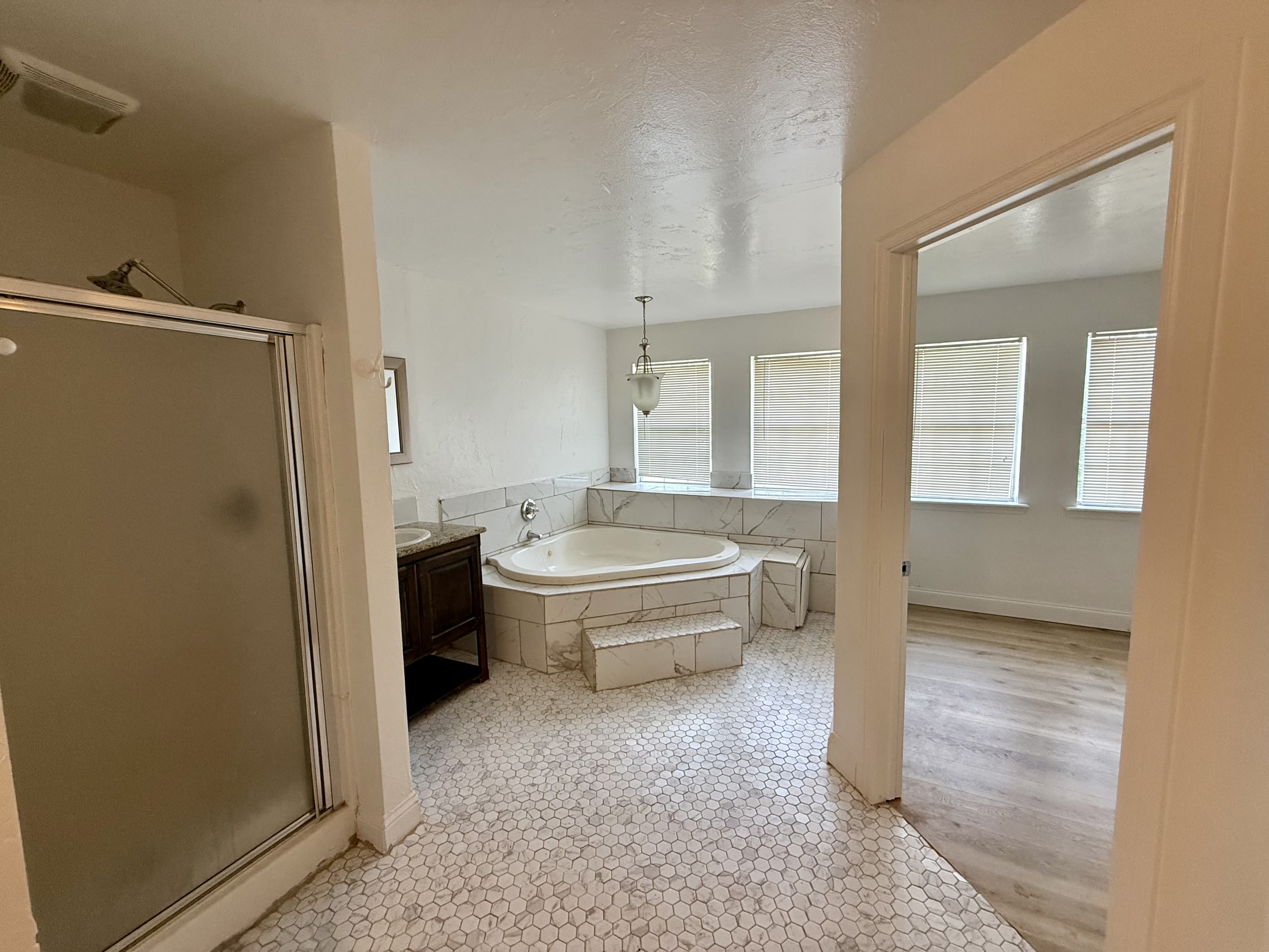 915 West Kings Road – photo 5