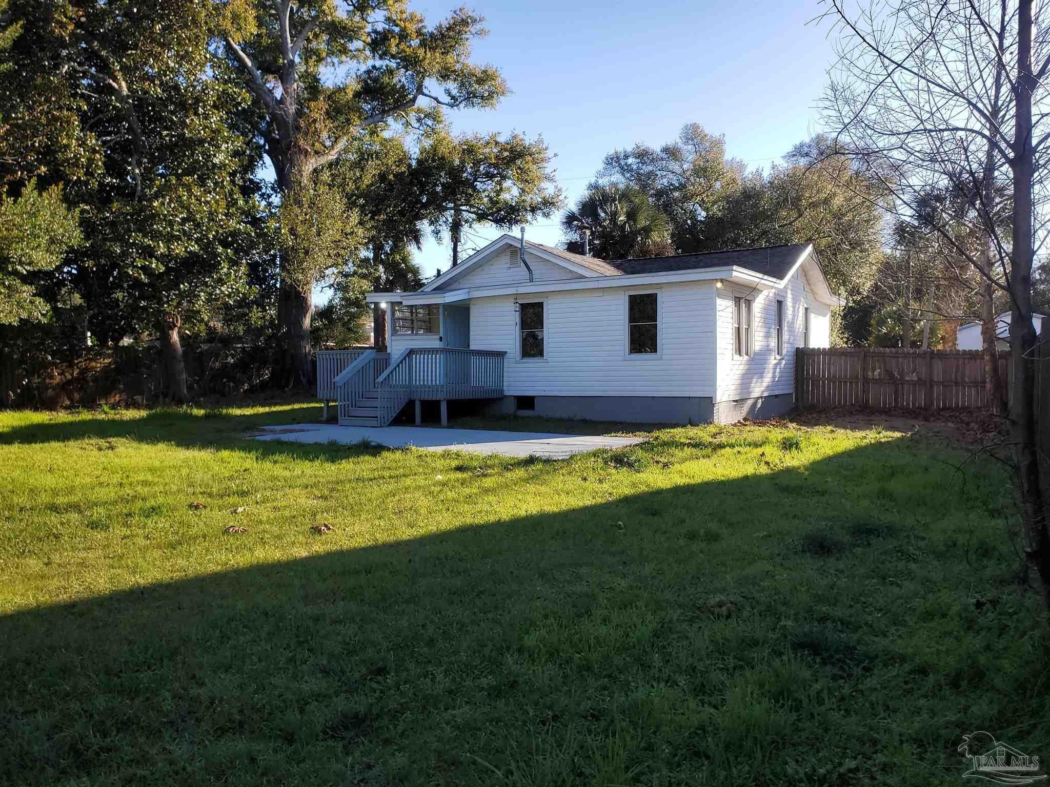 1215 N C St – photo 1