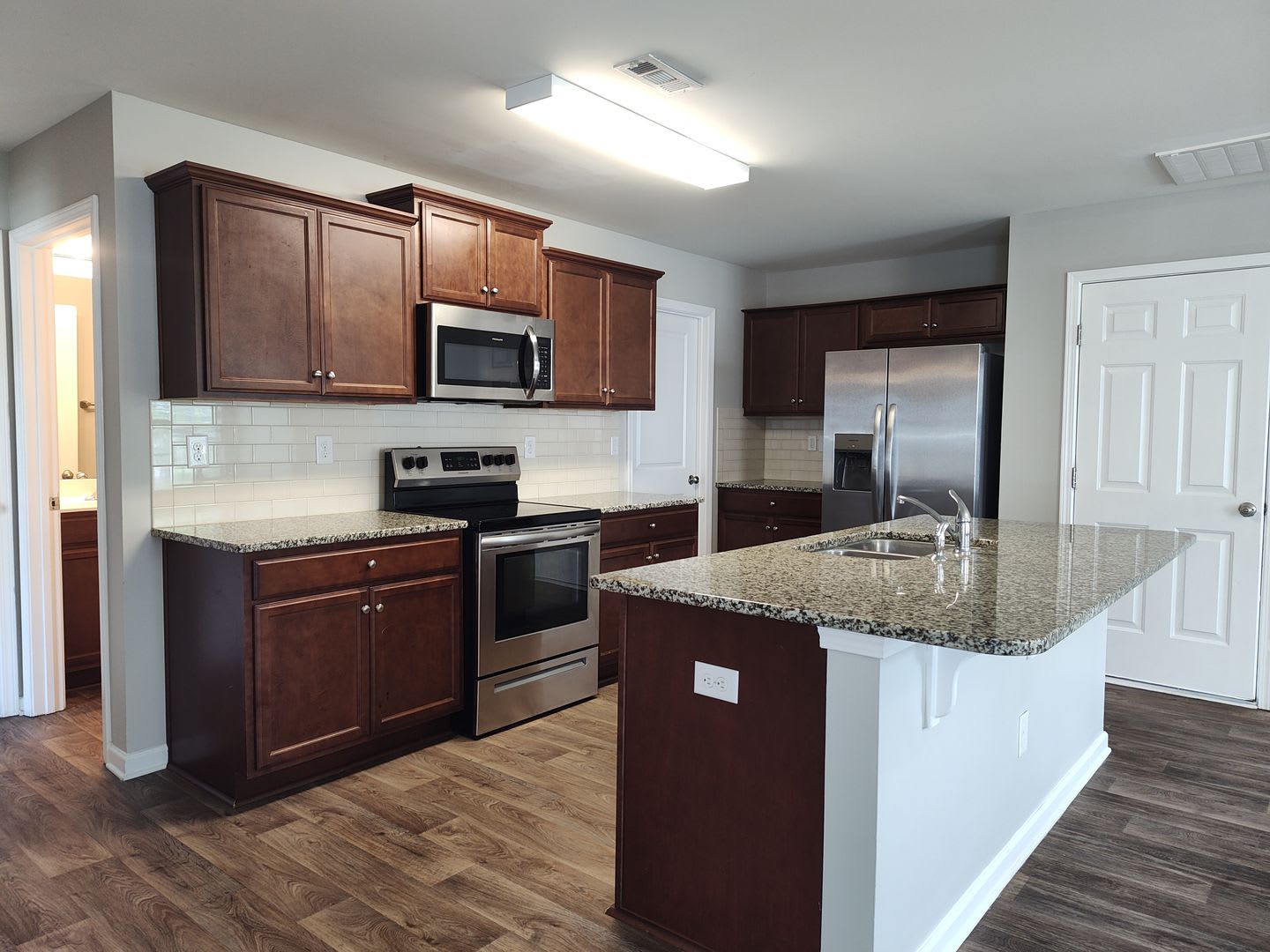 Spacious 5 Bedroom, 3 Bath Home located in Trinity at Northlake – photo 4