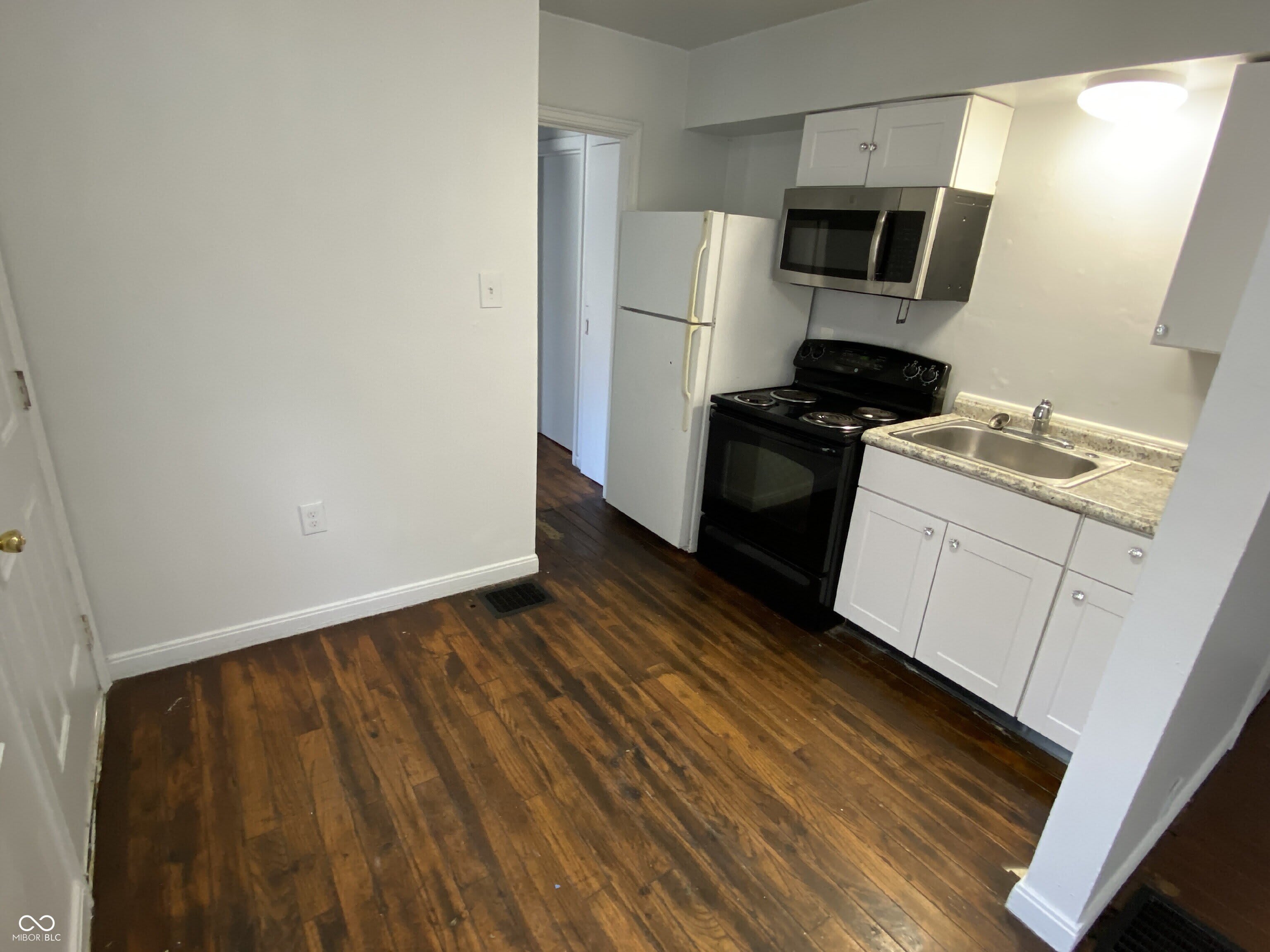 623 N Tibbs Avenue – photo 4