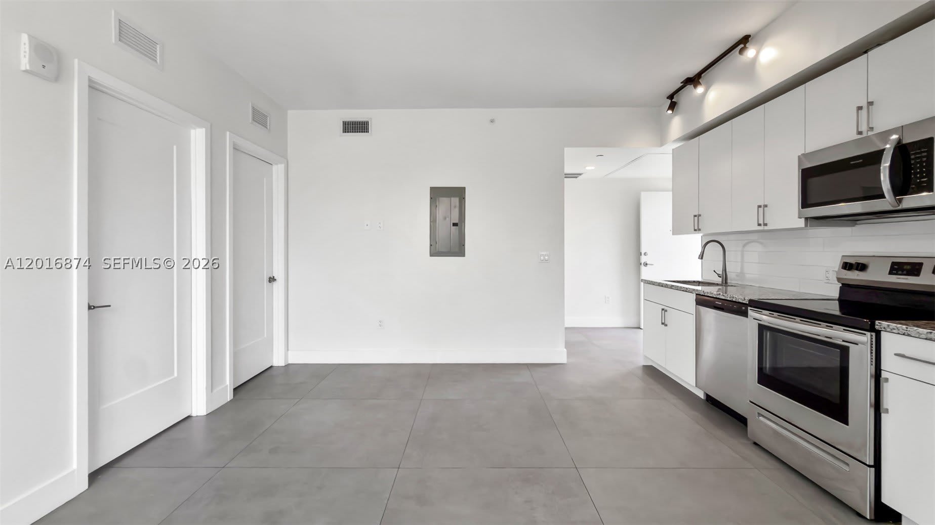 1536 NW 15th Ave – photo 3