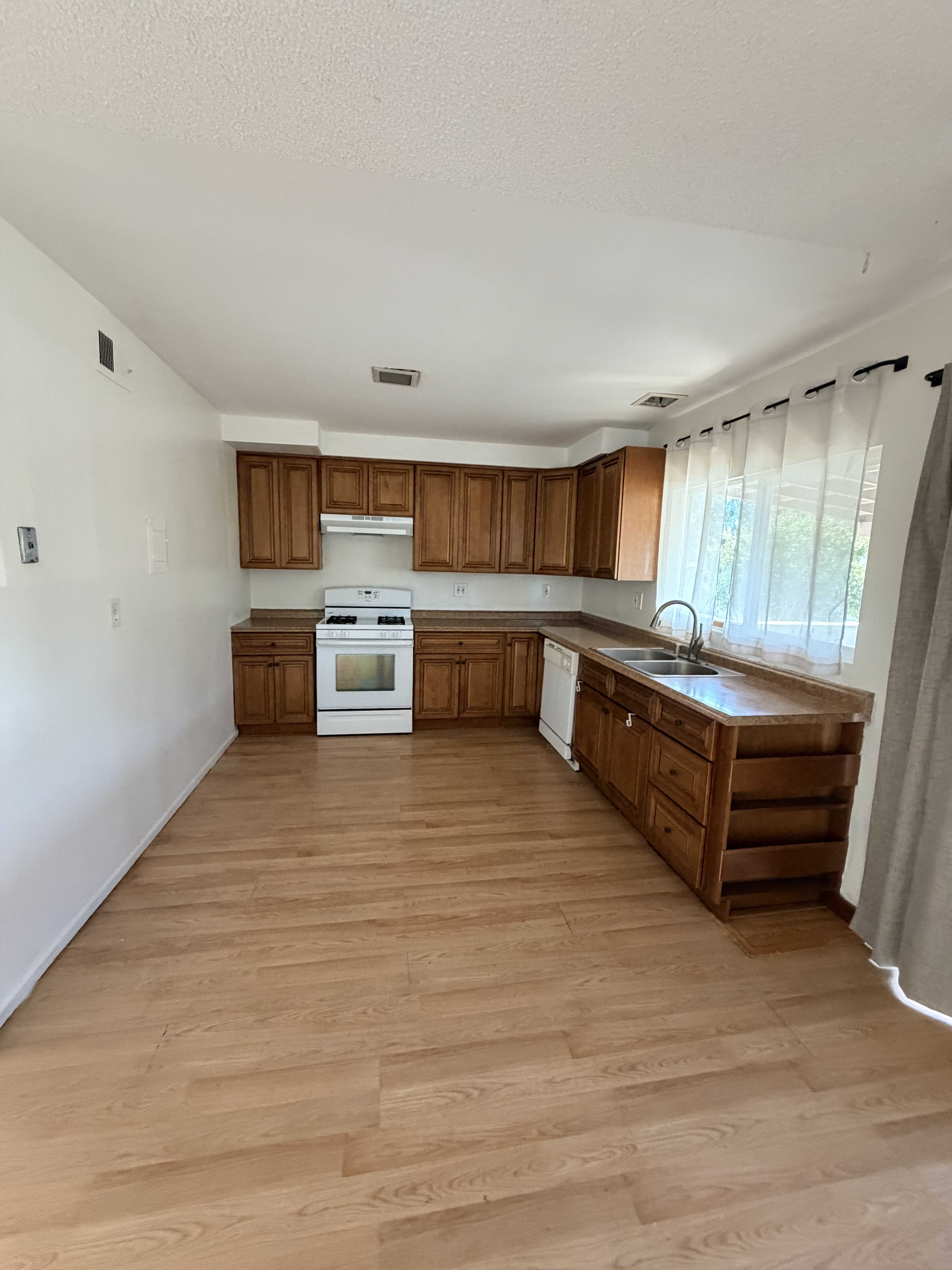 2546 East Terrace Street – photo 5