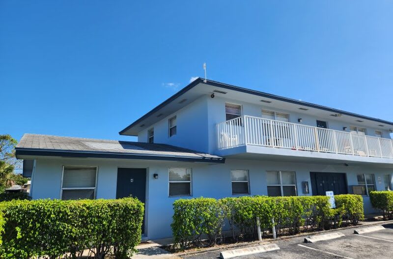 1100 W Blue Heron – photo 1