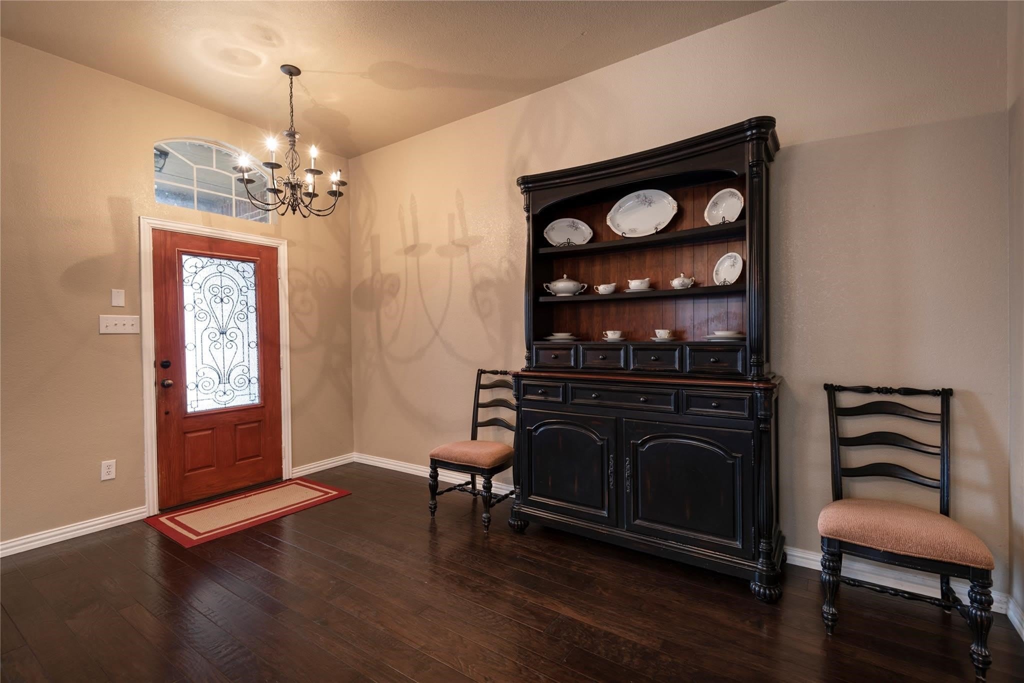 1010 Churchill Drive – photo 2