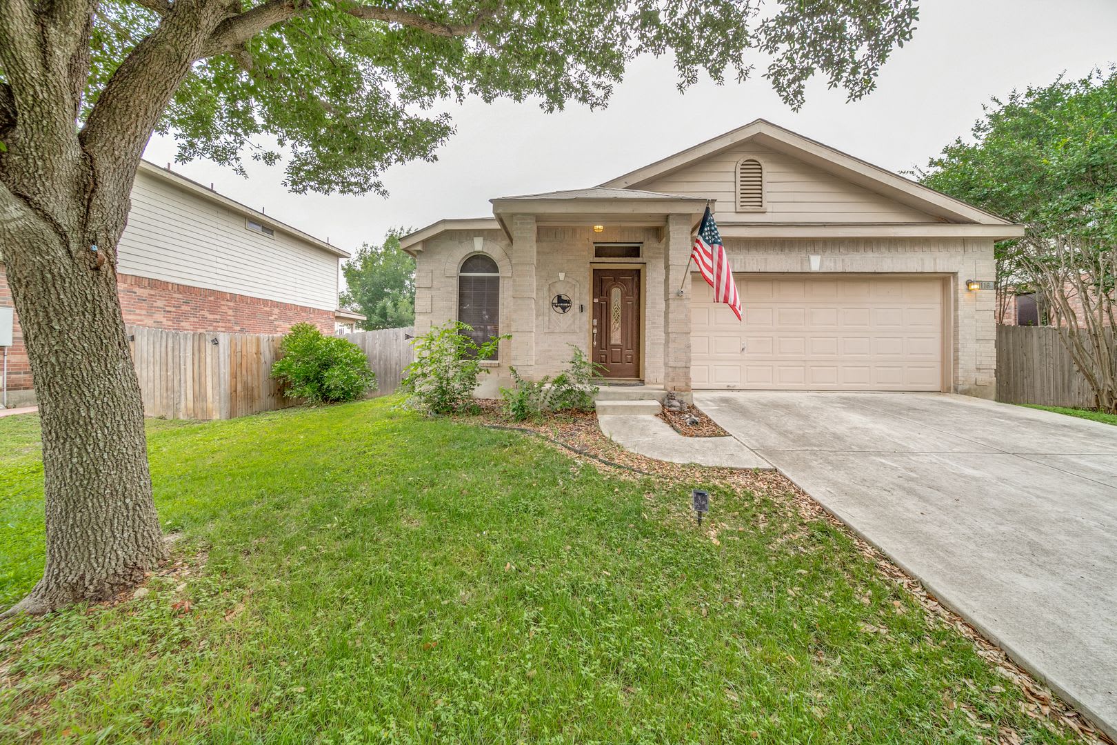 3-BEDROOM, SINGLE-STORY HOME IN CIBOLO – photo 1