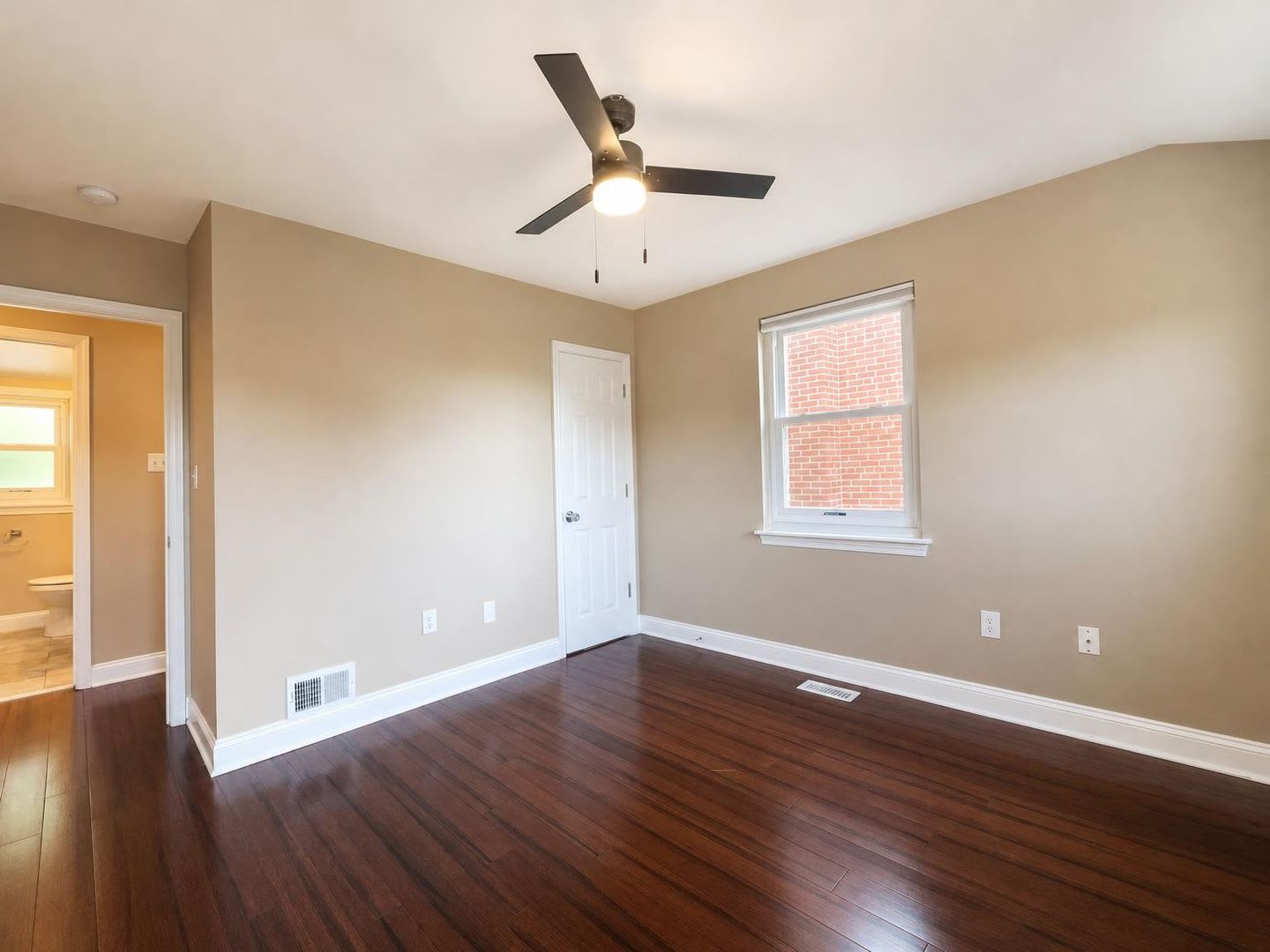 Spacious Townhome with Finished basement – photo 5