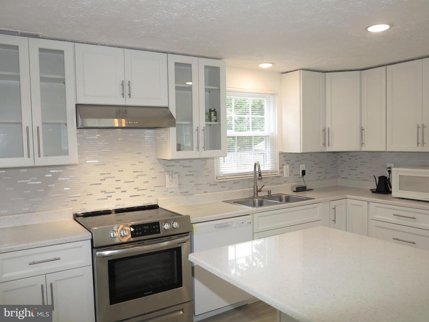 8406 Woodford Ct – photo 2