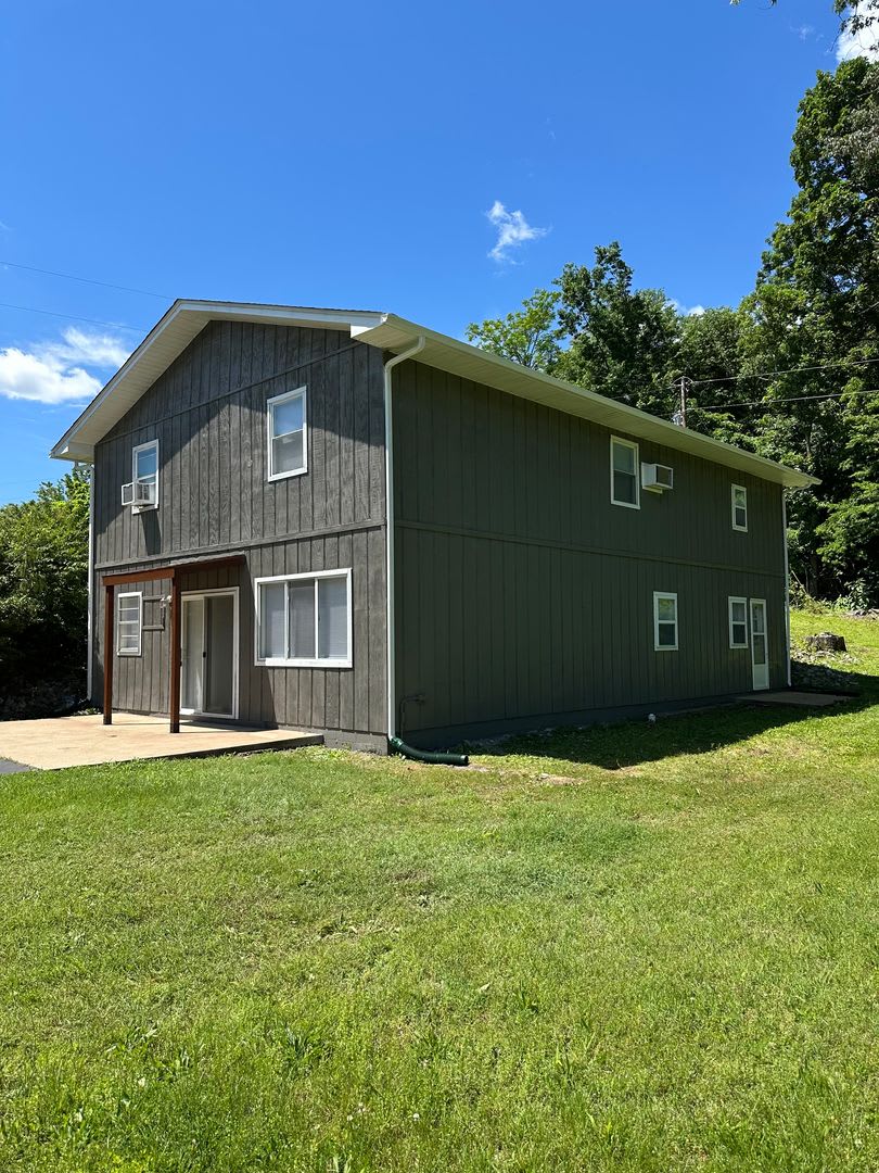 3 Bed 1 Bath in Grand Rivers – photo 2