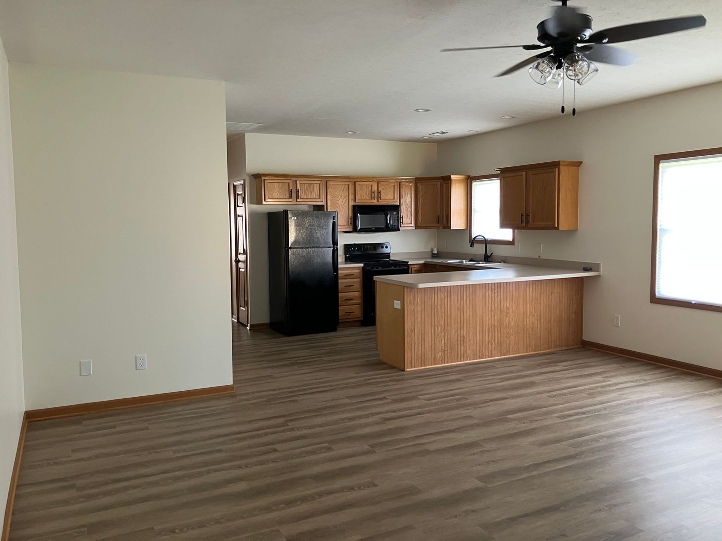 2 Bedroom, Ranch Townhome with Garage – photo 2