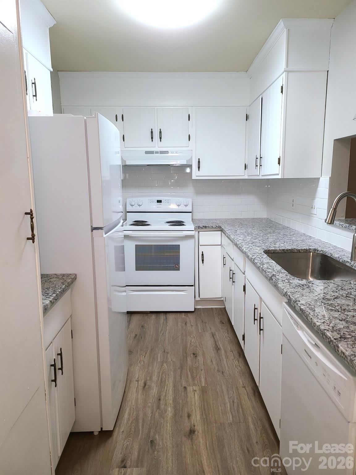 2141 Selwyn Avenue – photo 3