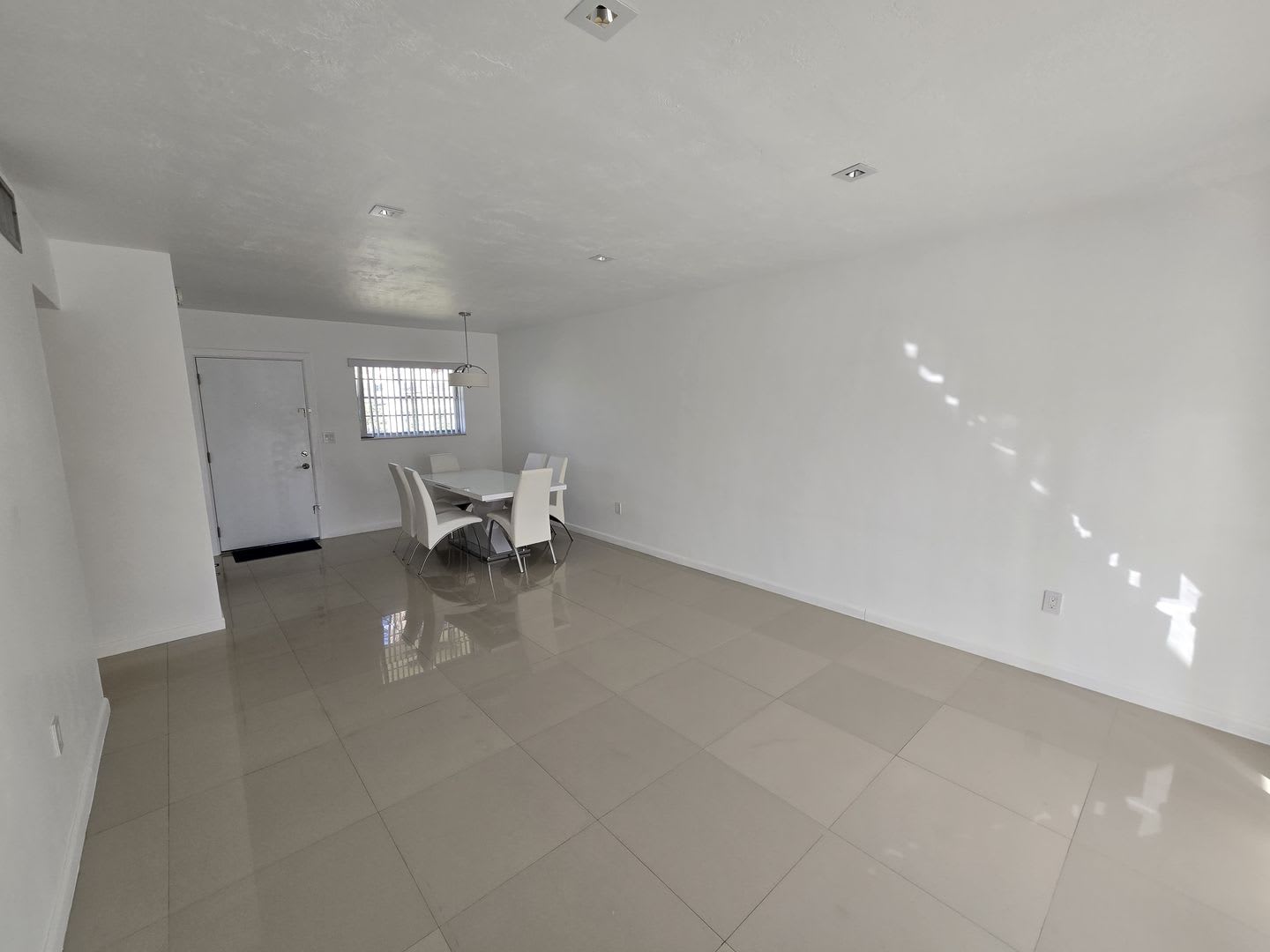 2-Bed, 2-Bath Miami Condo in HOA Community – Pool, Laundry On-Site – photo 4