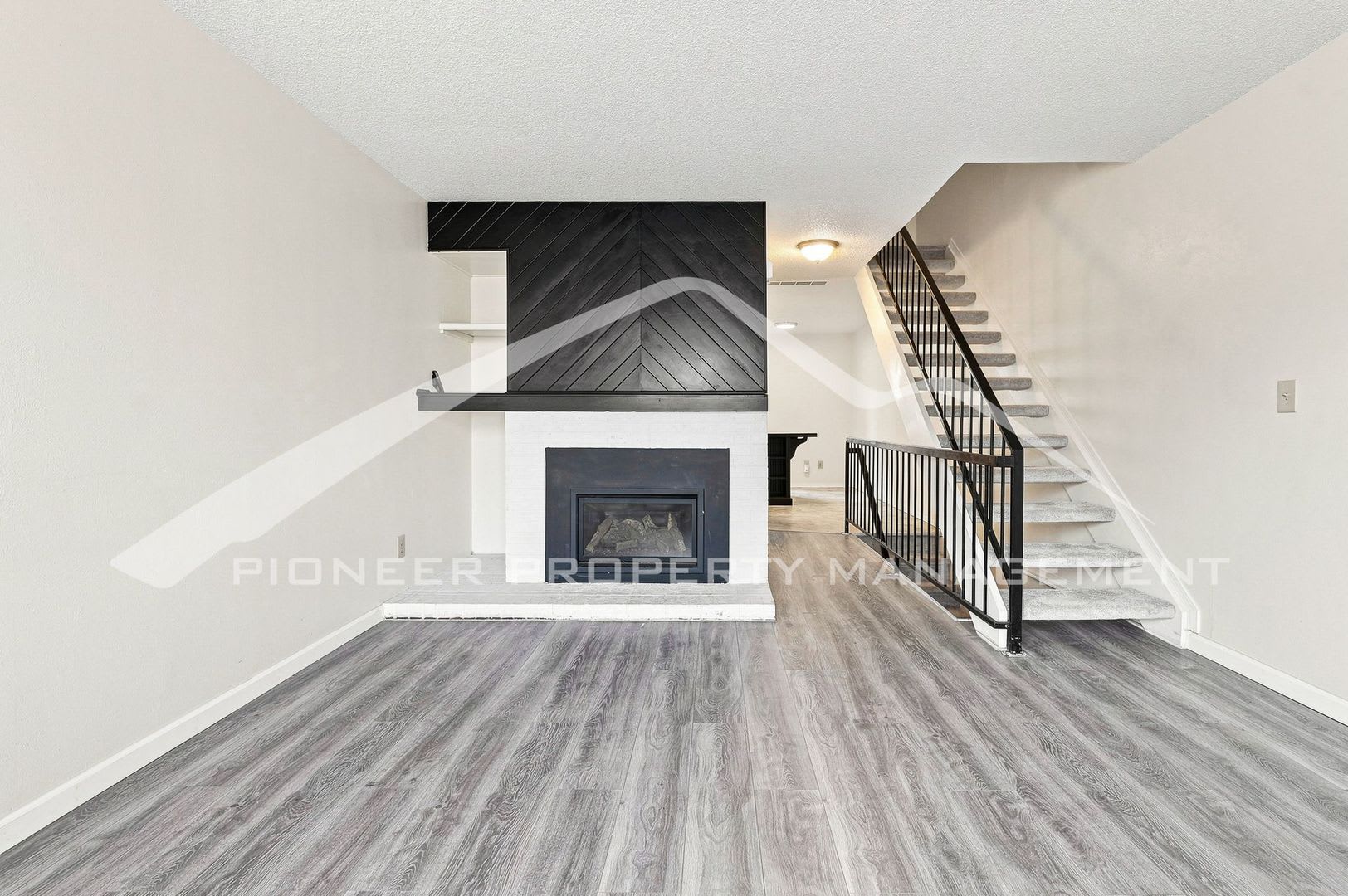 Spacious Townhouse with Central AC and Washer/Dryer – photo 3