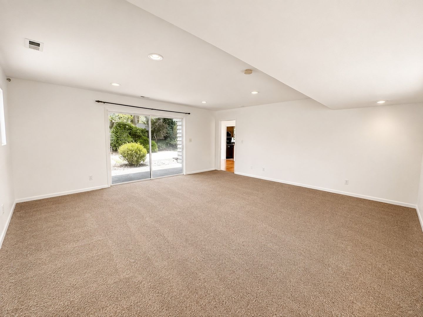 3Bd/1Ba Bellevue Home – photo 5