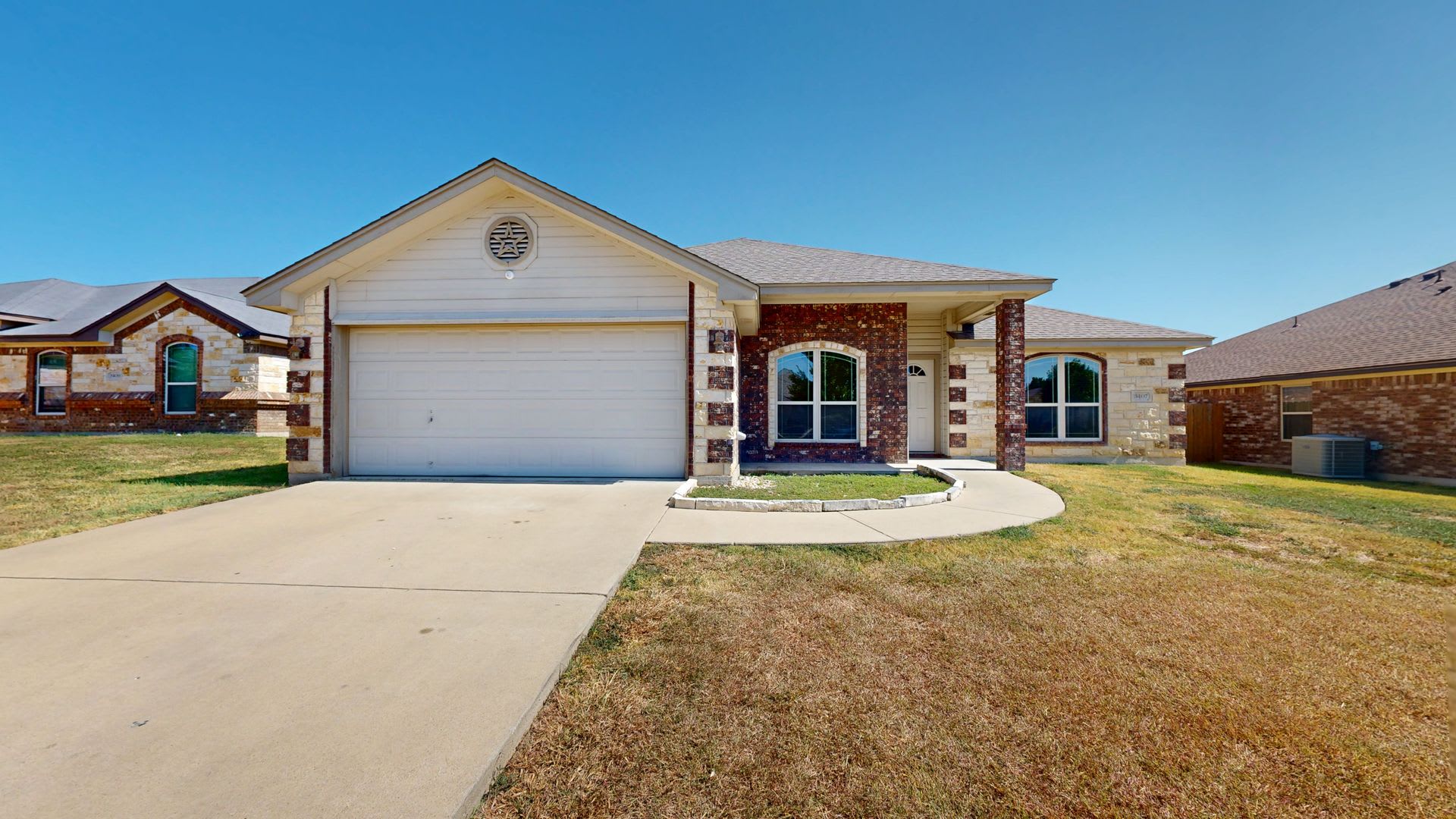 2 WEEKS FREE + $1,795 RENT SINGLE FAMILY REMODELED HOME – photo 1