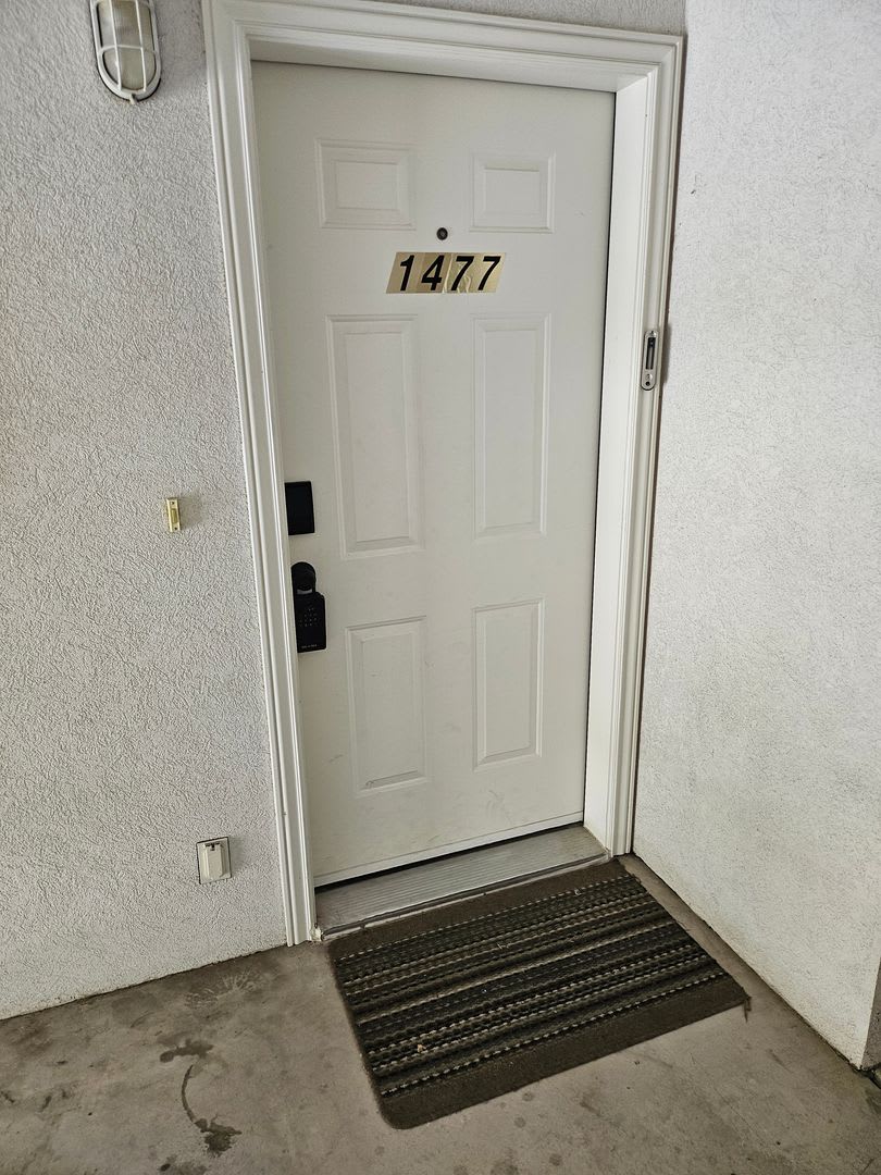 3 Bed 2 Bath TH in Orem For Rent! – photo 1