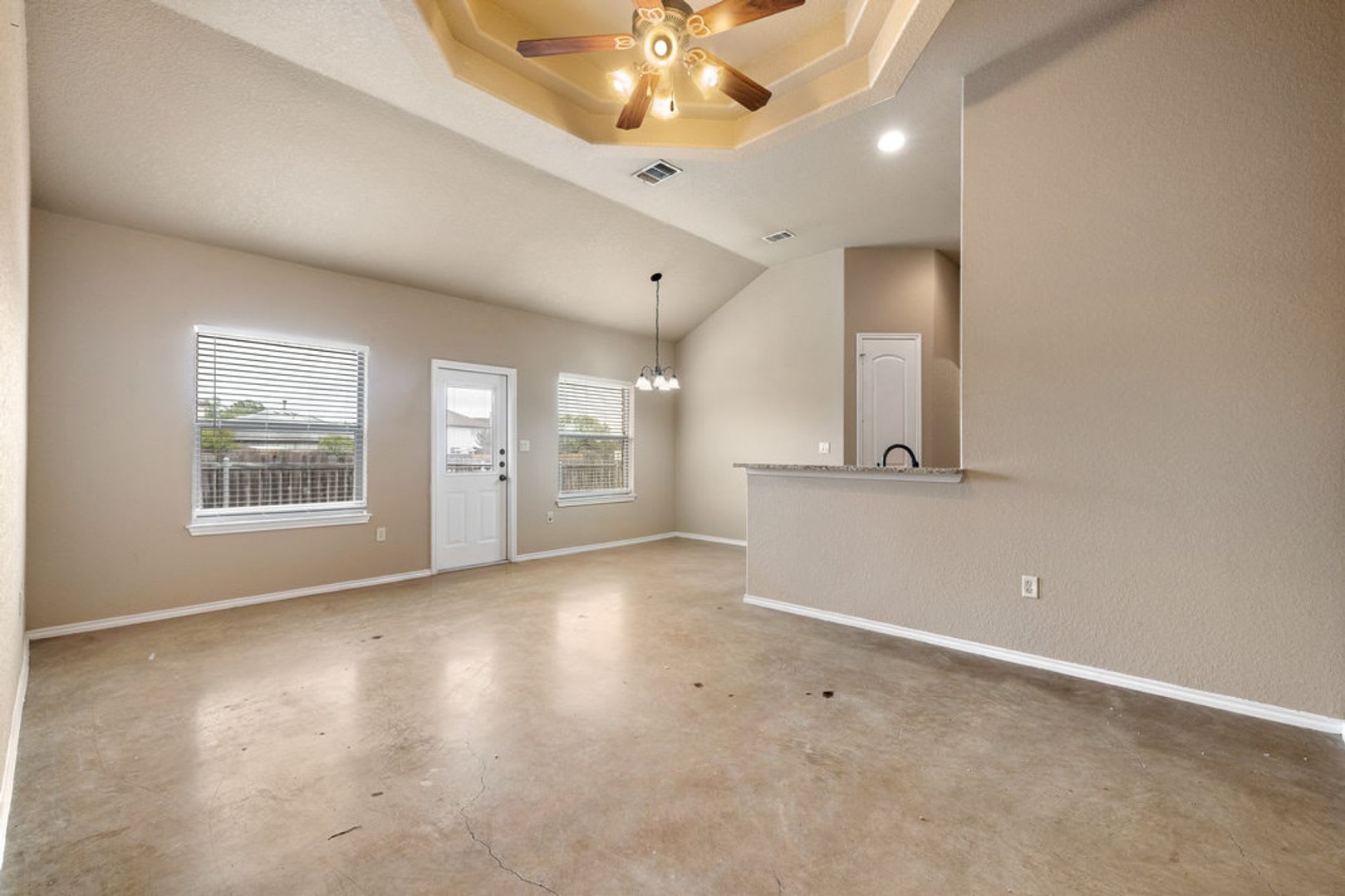 Available Now 3 Bedroom Duplex Located In New Braunfels Texas – photo 2