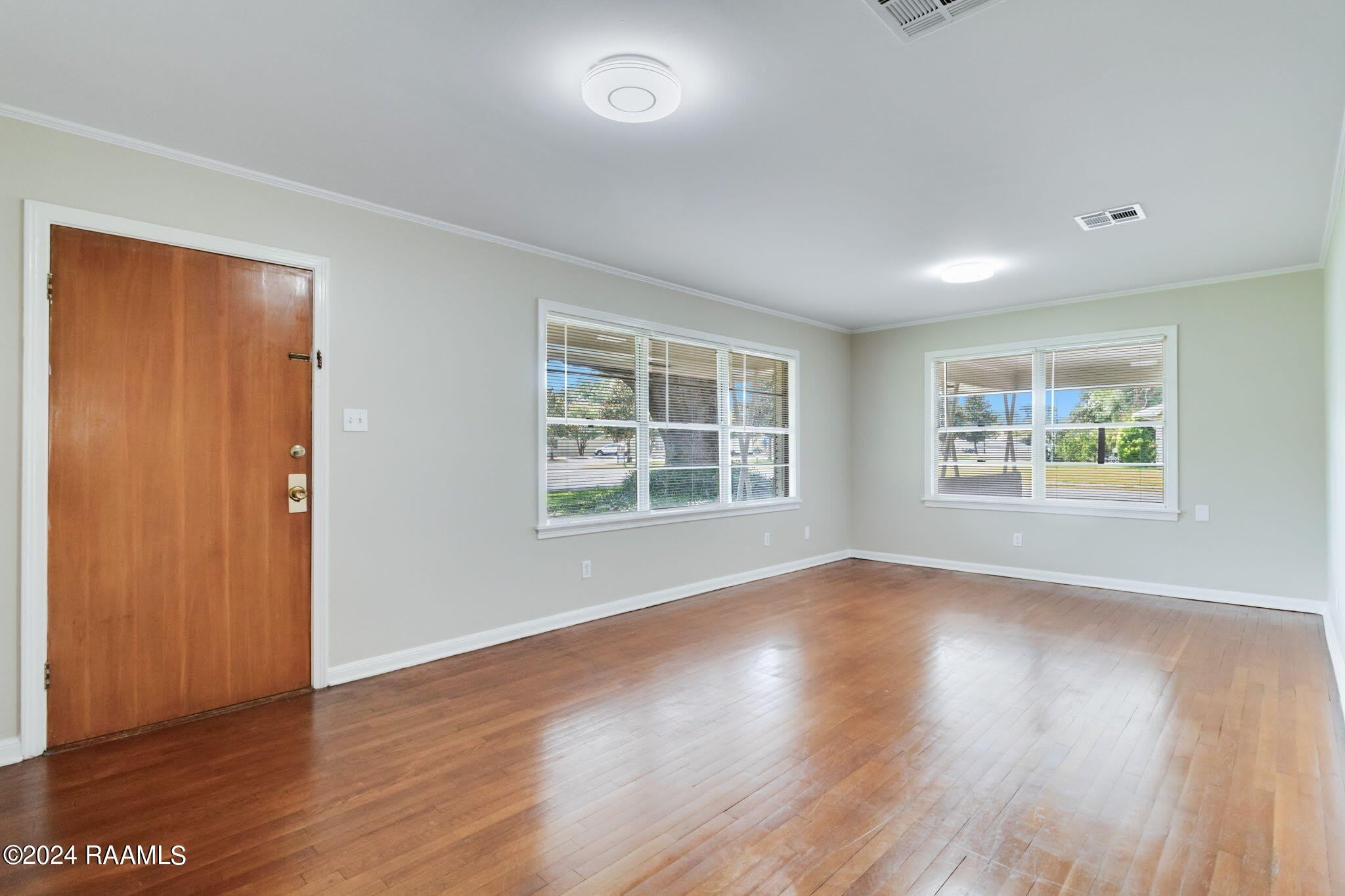 200 Montrose Avenue – photo 4