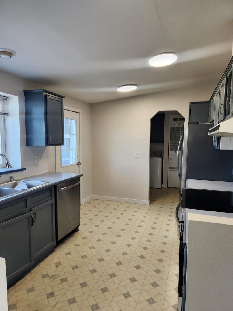 3 Bedroom, 2 Bathroom House on active Farm – photo 3