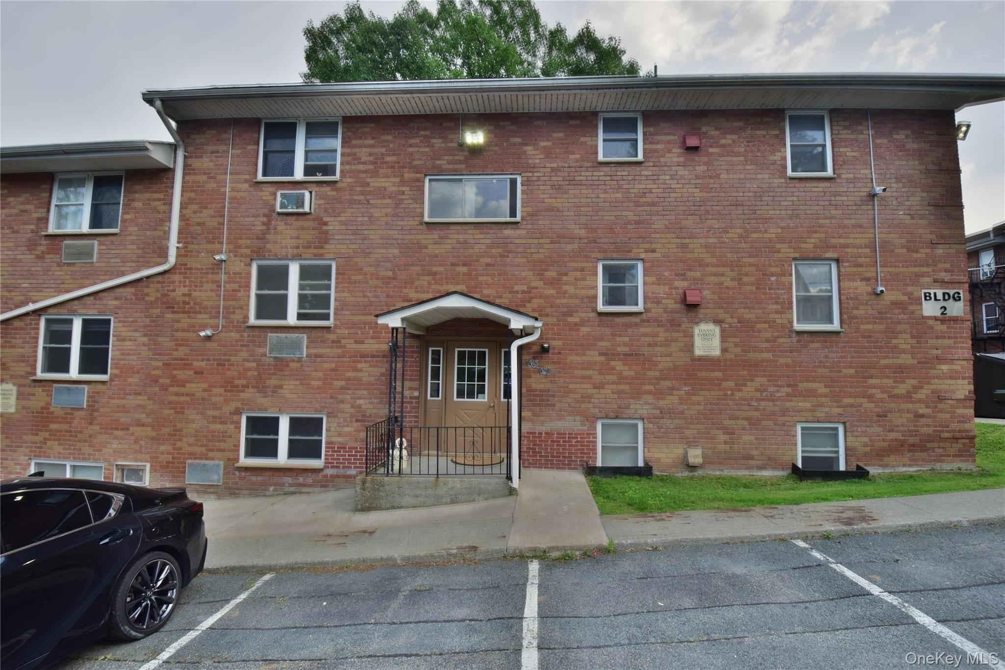 51 Leroy Place – photo 1