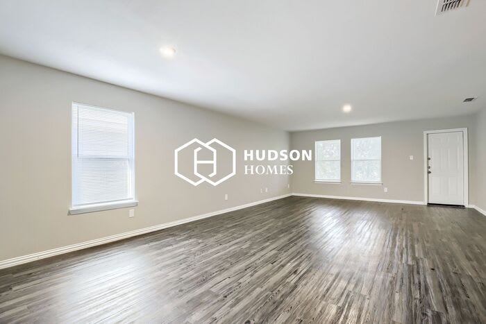 469 Bobbie Street – photo 3
