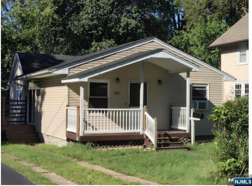 523 Lookout Avenue – photo 1