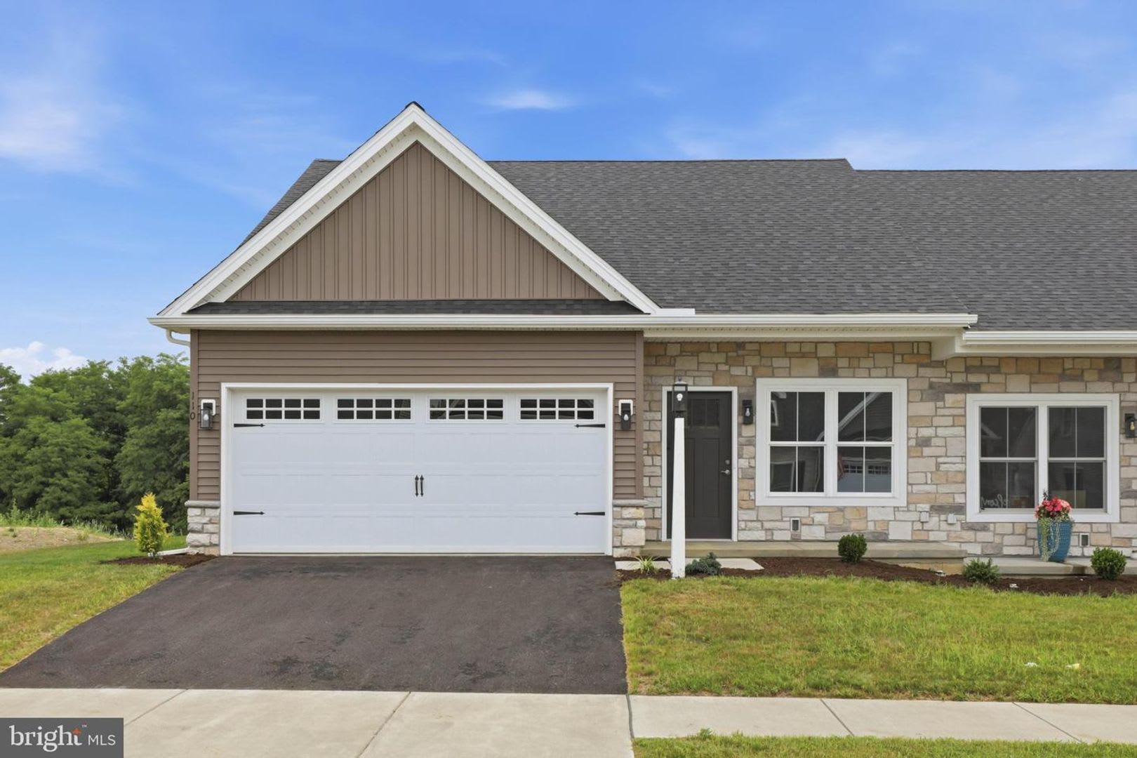New Move In Ready 3 Bed 3 Bath Home in Lancaster – photo 2