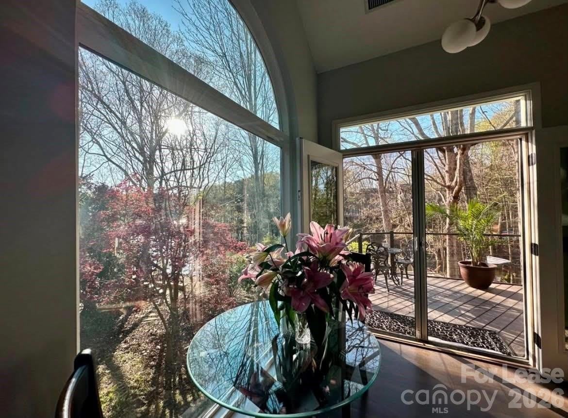 519 Delburg Street – photo 4