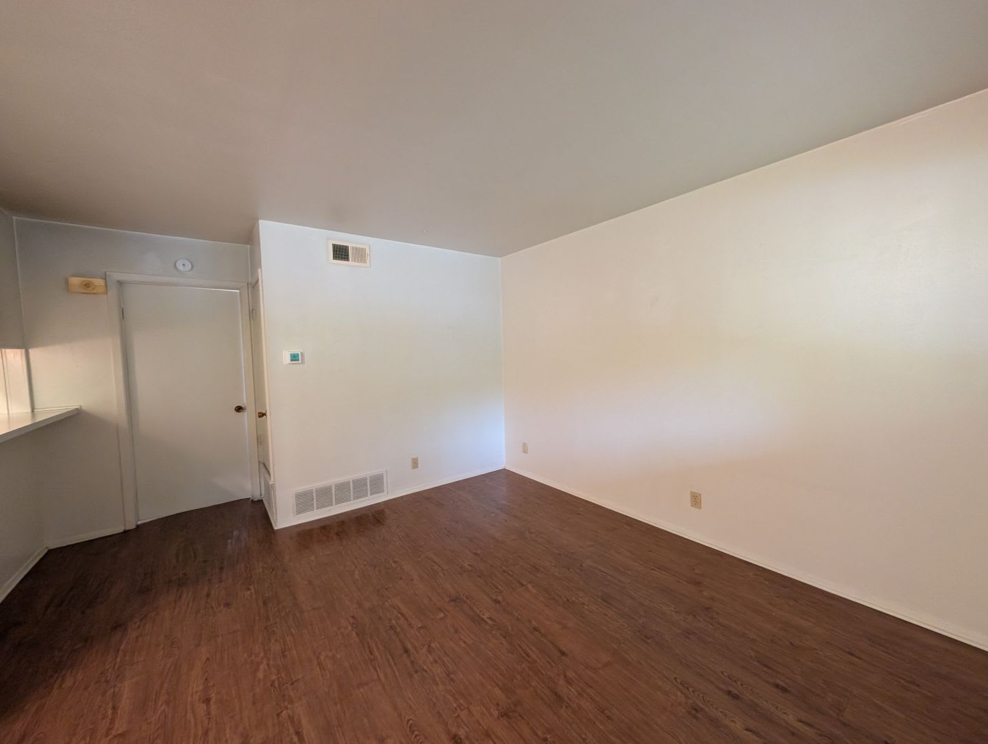 1/1 Triplex / Easy Access to I-35 / Fridge / No Carpet / CISD – photo 3
