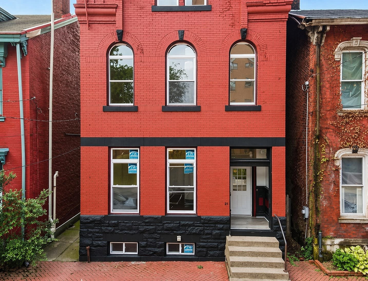 1005 Sheffield St – photo 1