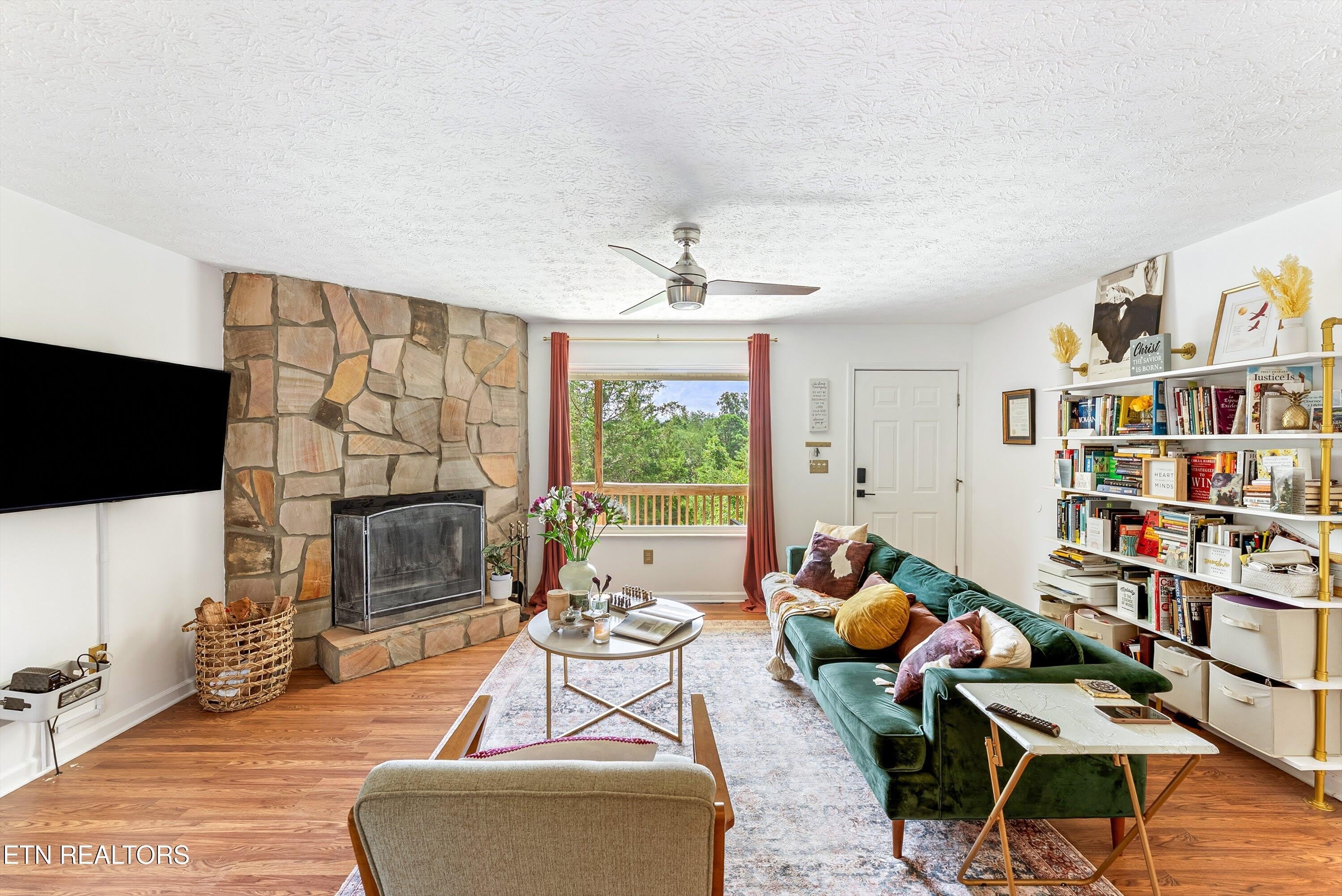 1720 Moon Court – photo 2