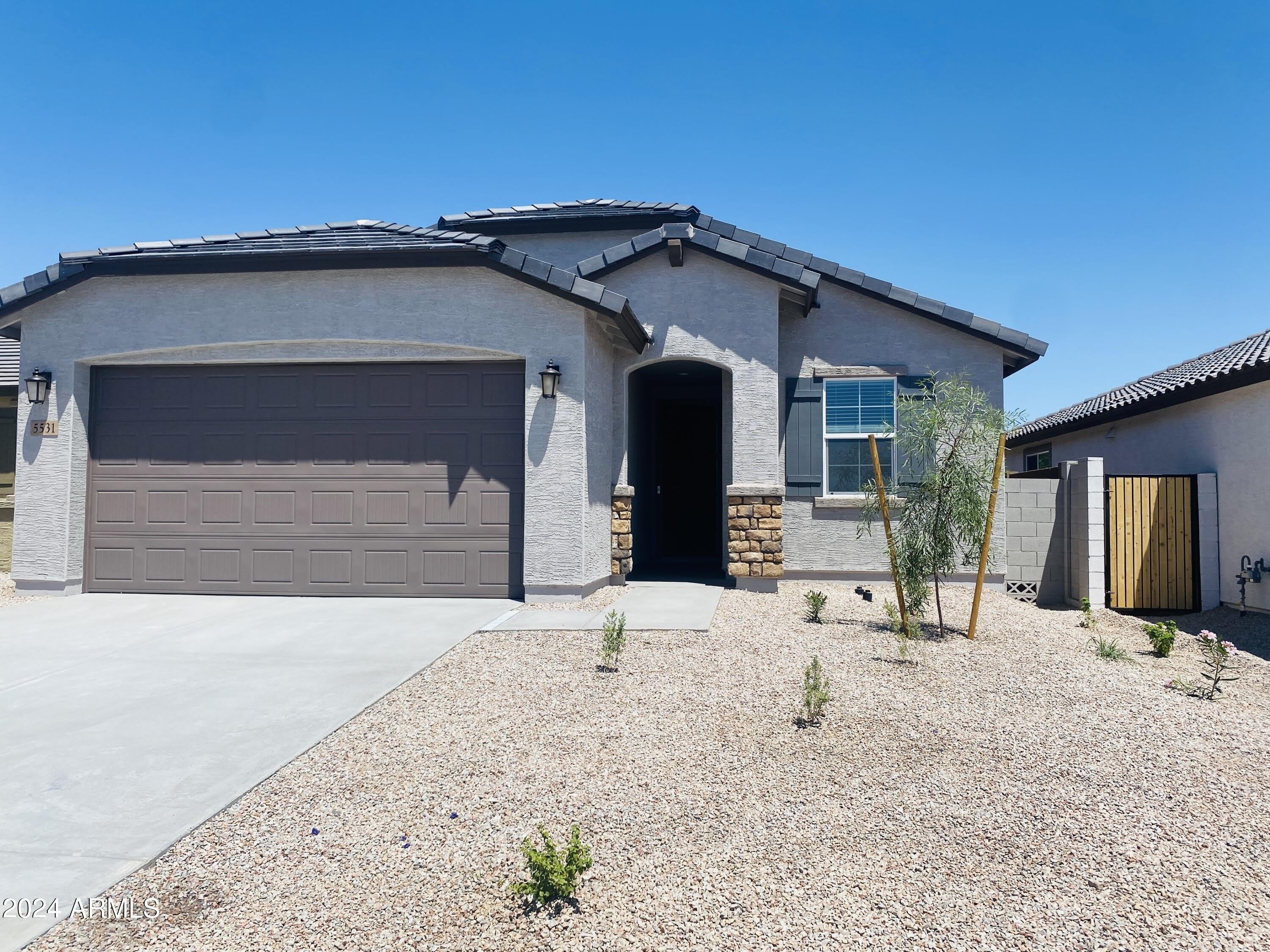 5531 S 23RD Drive – photo 1