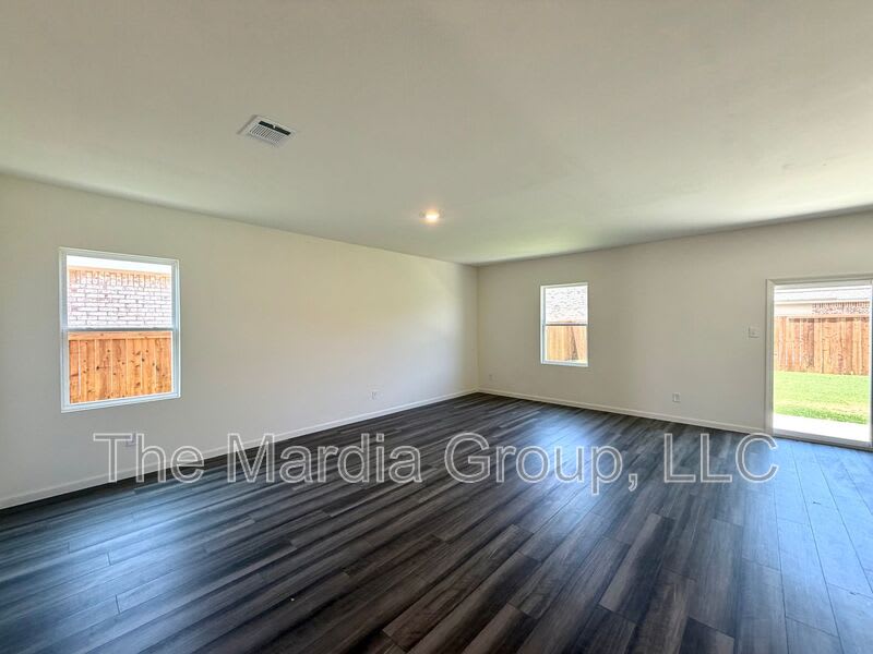 1246 Lambert Lane – photo 3