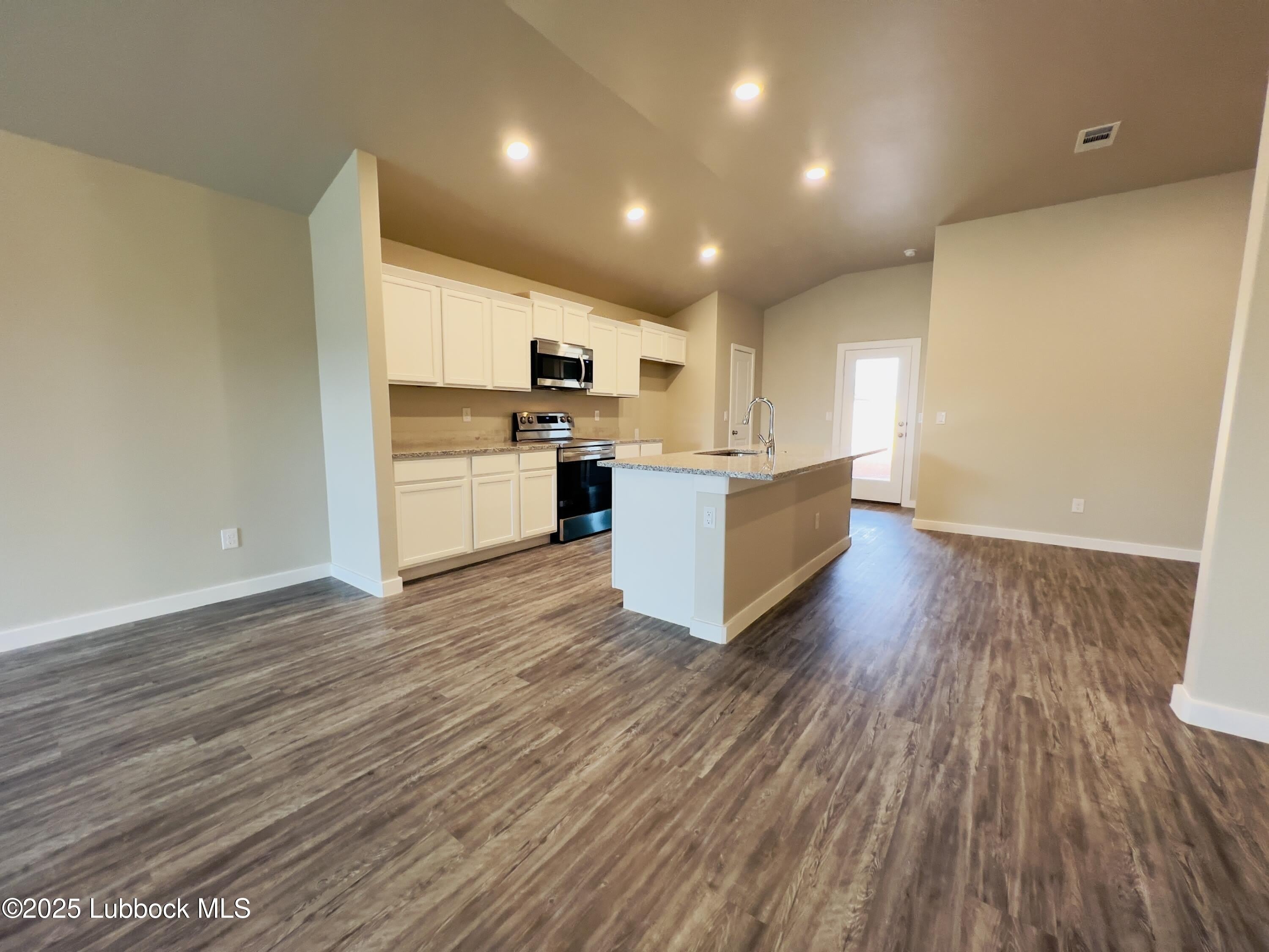 3208 Abbeville Avenue – photo 5