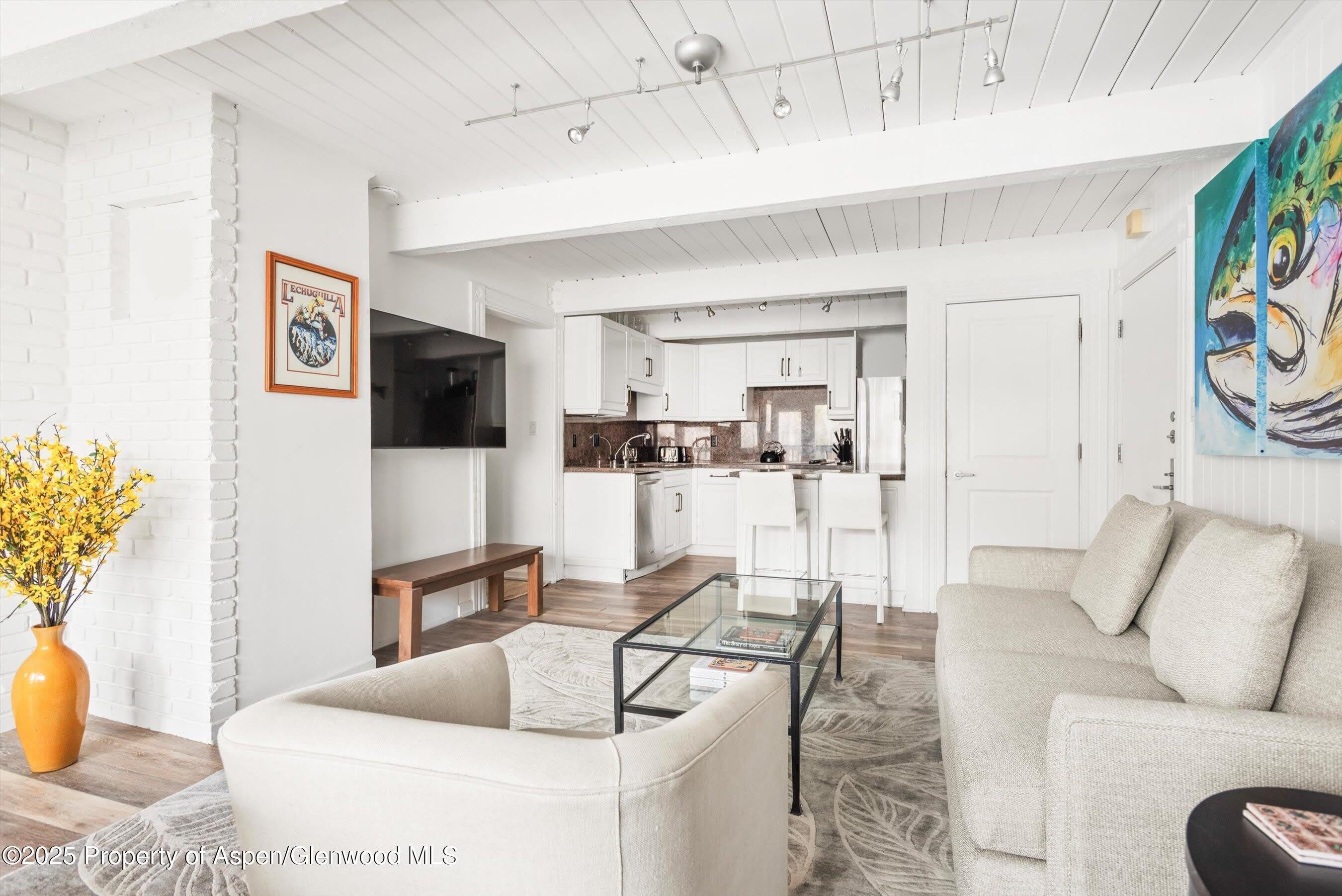 916 E Hopkins Avenue – photo 2