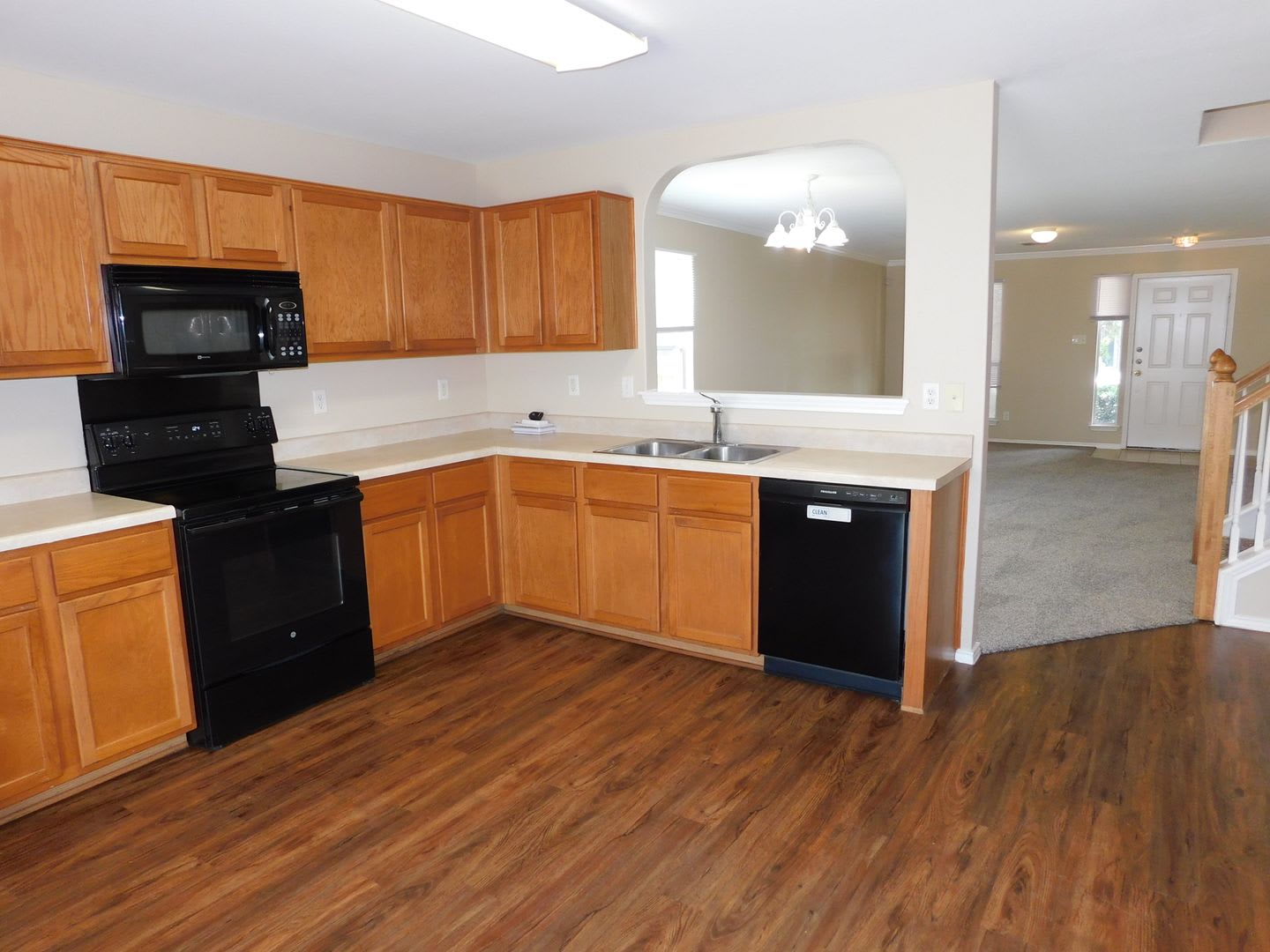 Beautiful 5 bedroom home w/ 2 primary suites – photo 5