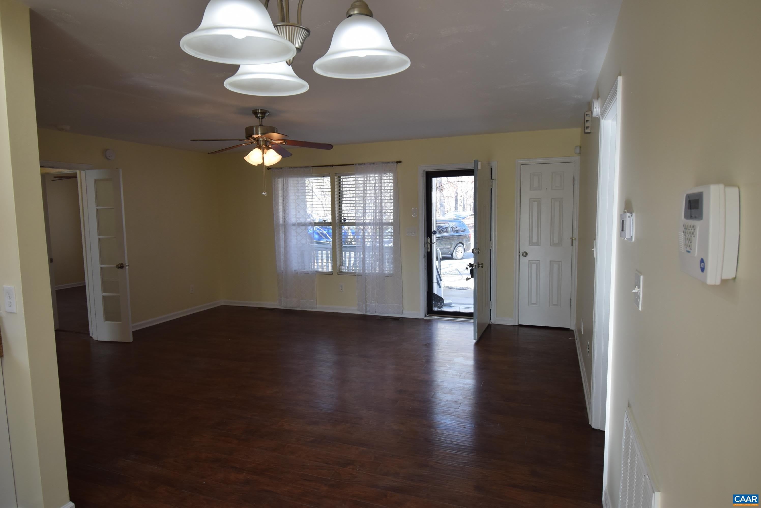 145 JEFFERSON DR – photo 5