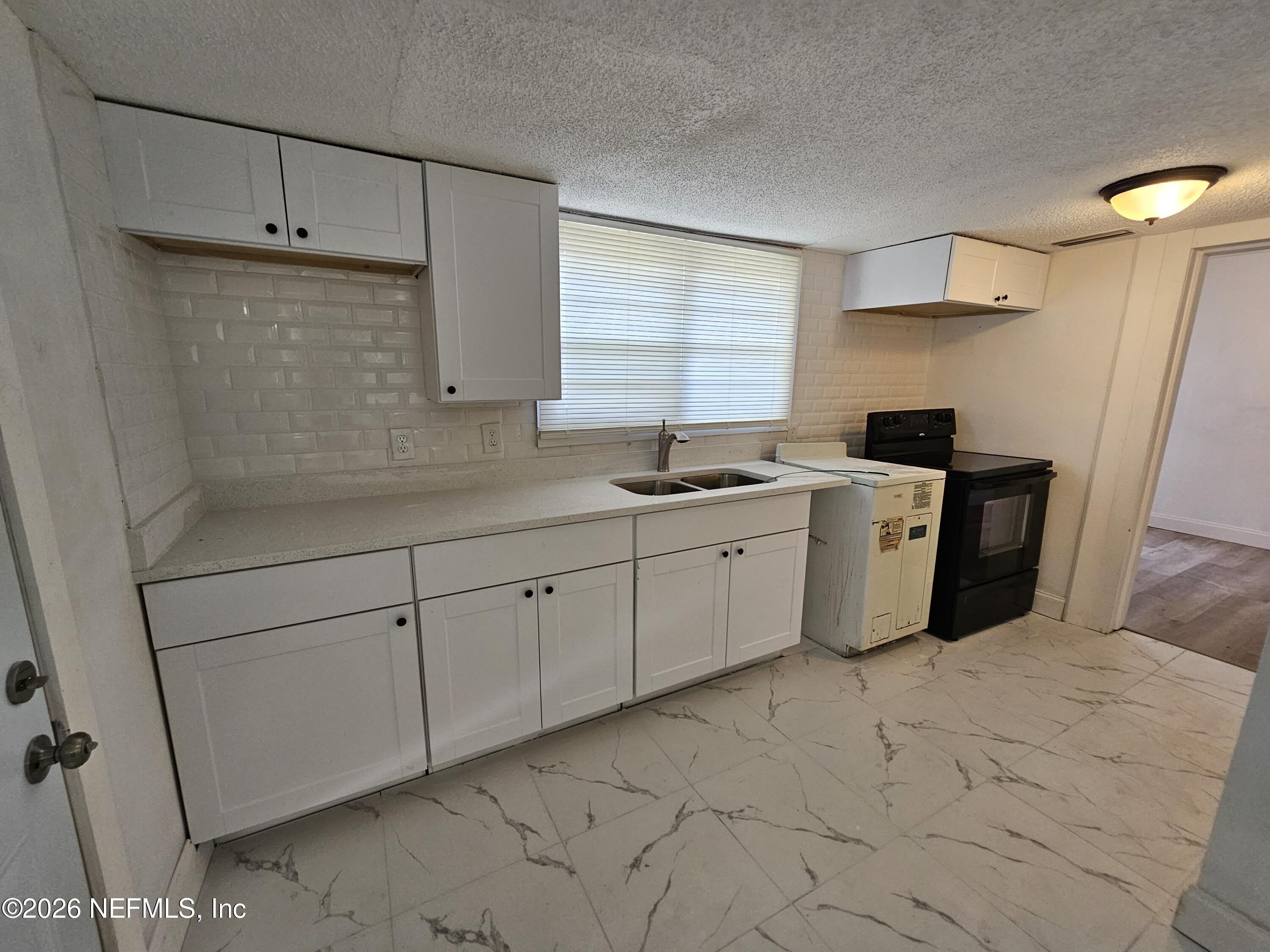 3920 N DAVIS Street – photo 2
