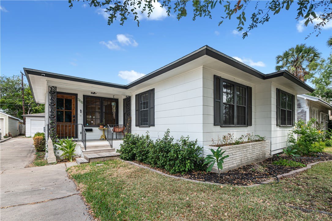 306 Naples Street – photo 2