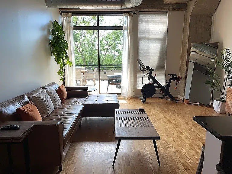 1550 S Blue Island Avenue – photo 3