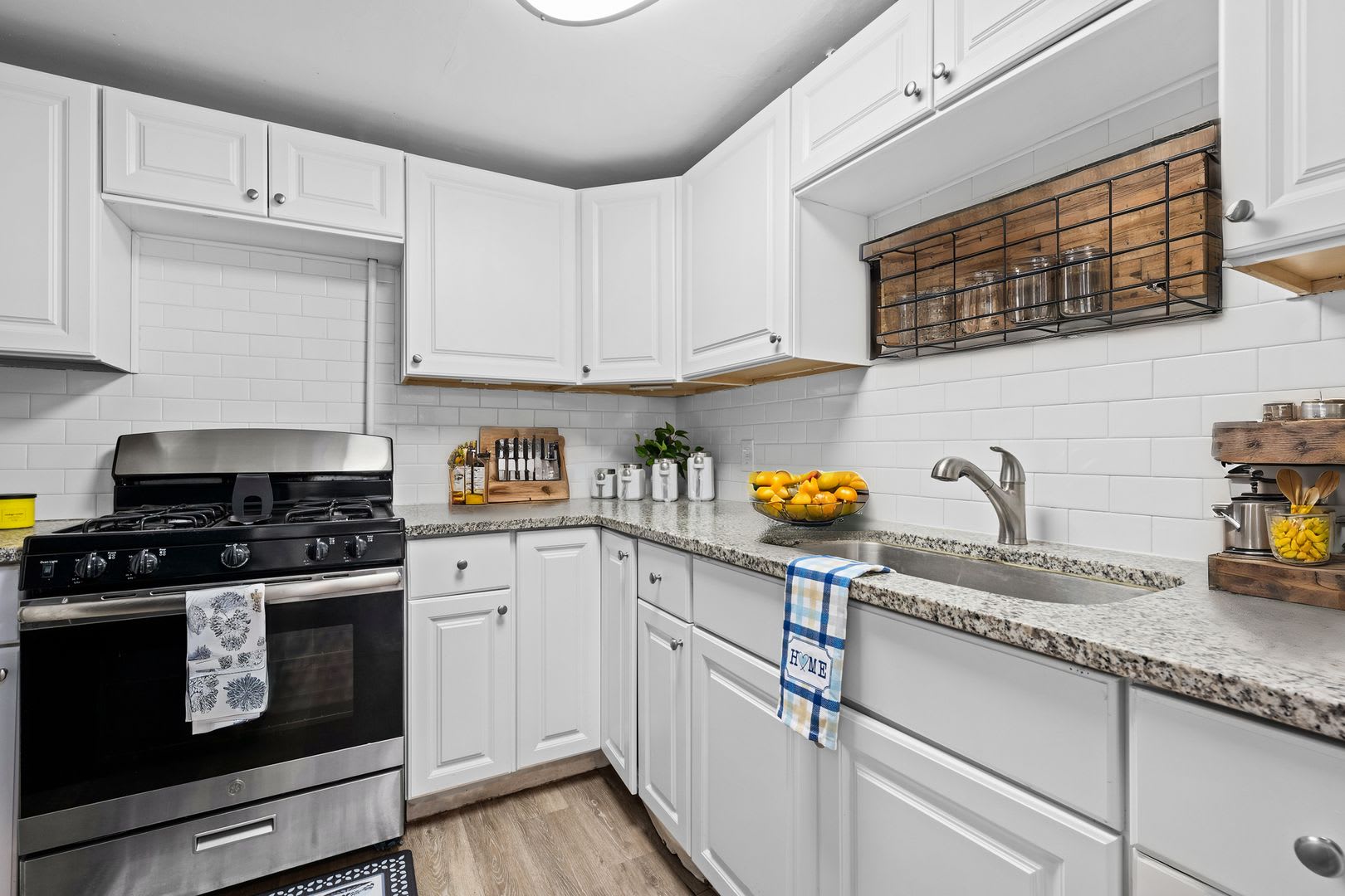 Mayfair Apartments – photo 3