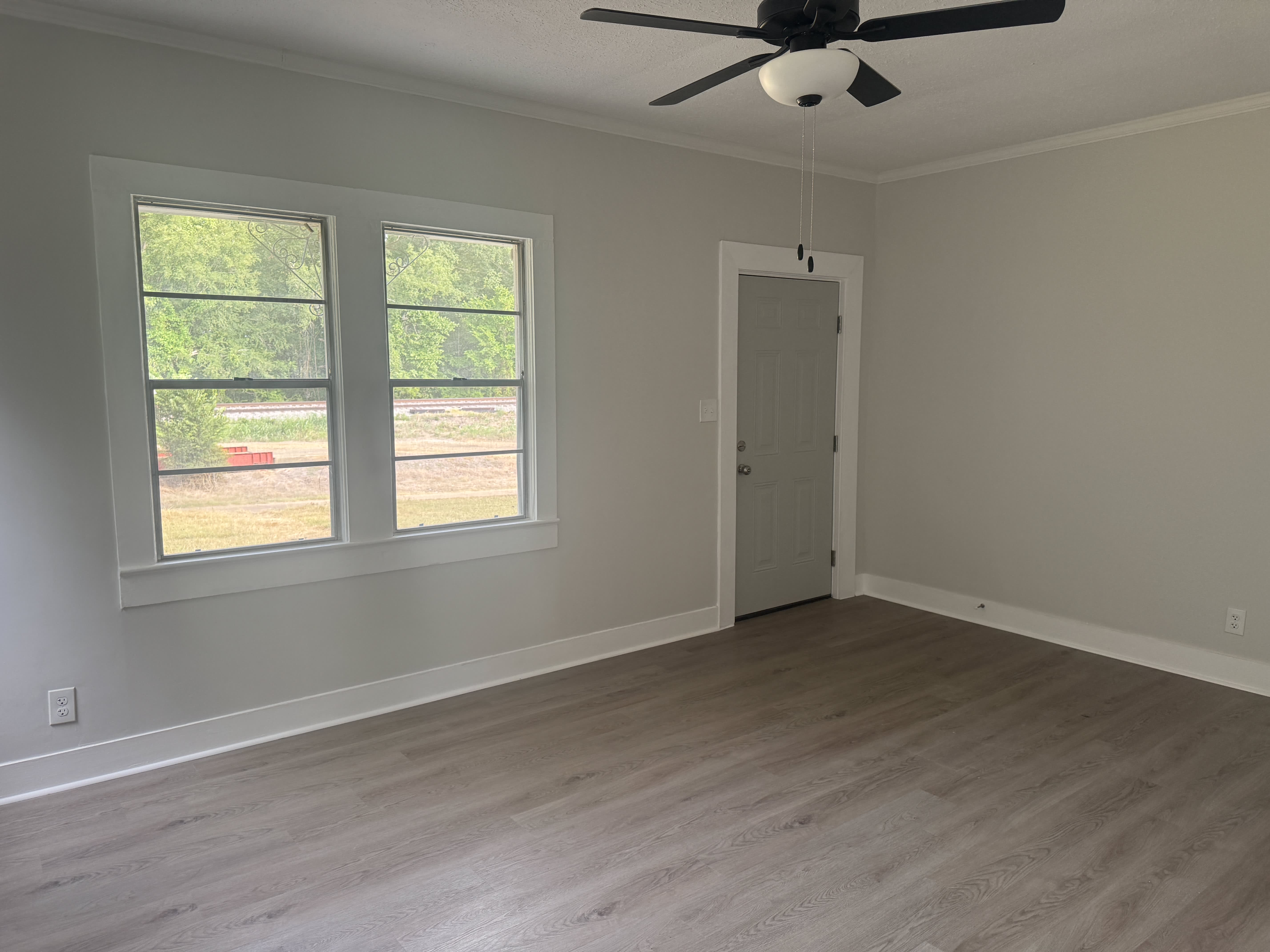 229 Railroad Ave – photo 2