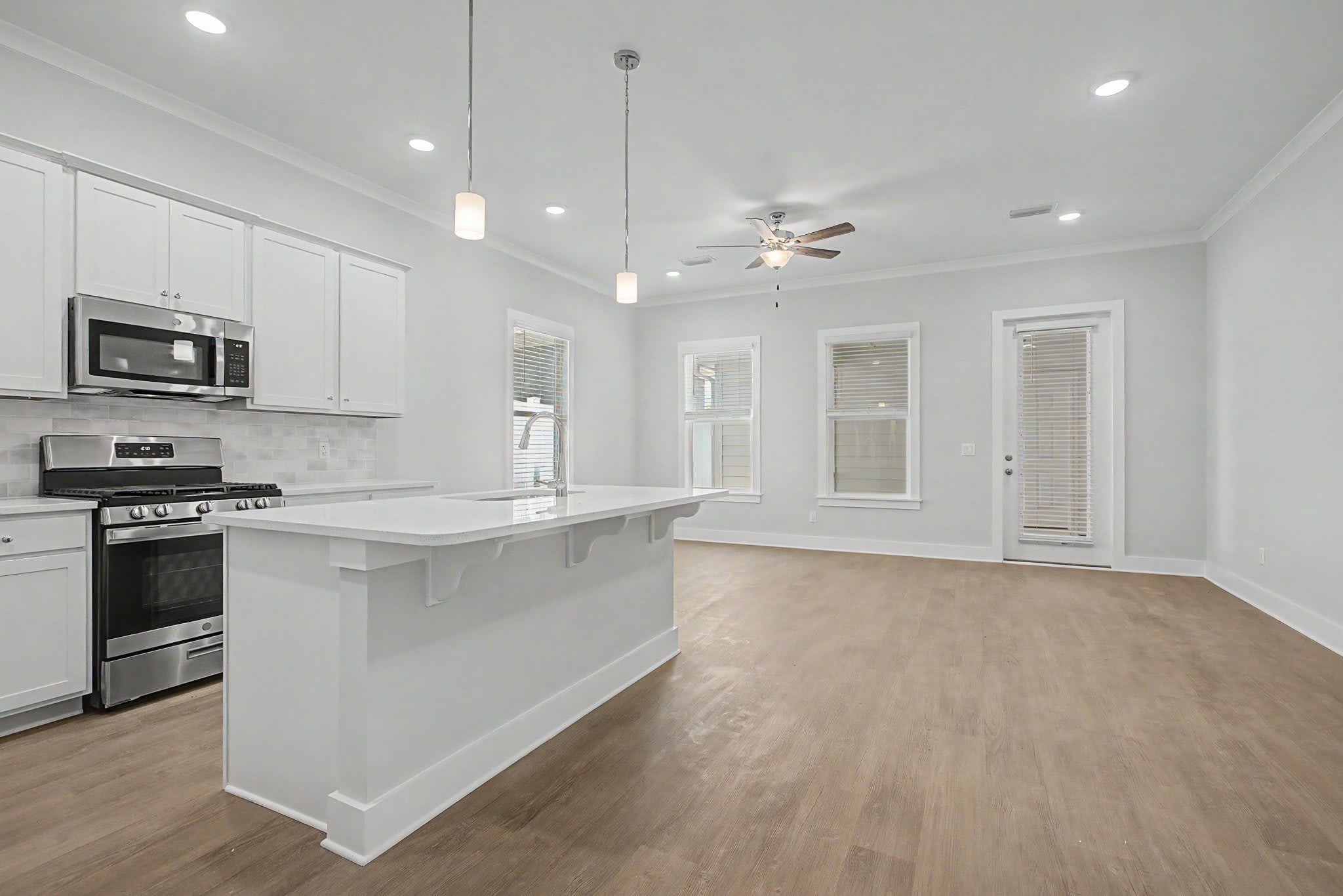 4065 Four Oaks Boulevard – photo 2