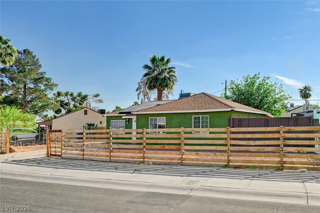 1720 E Carson Avenue – photo 2