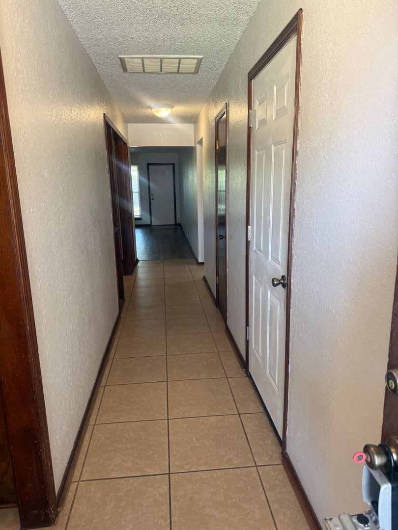 **3-BEDROOM DUPLEX FOR LEASE — YUKON, OK!** – photo 2