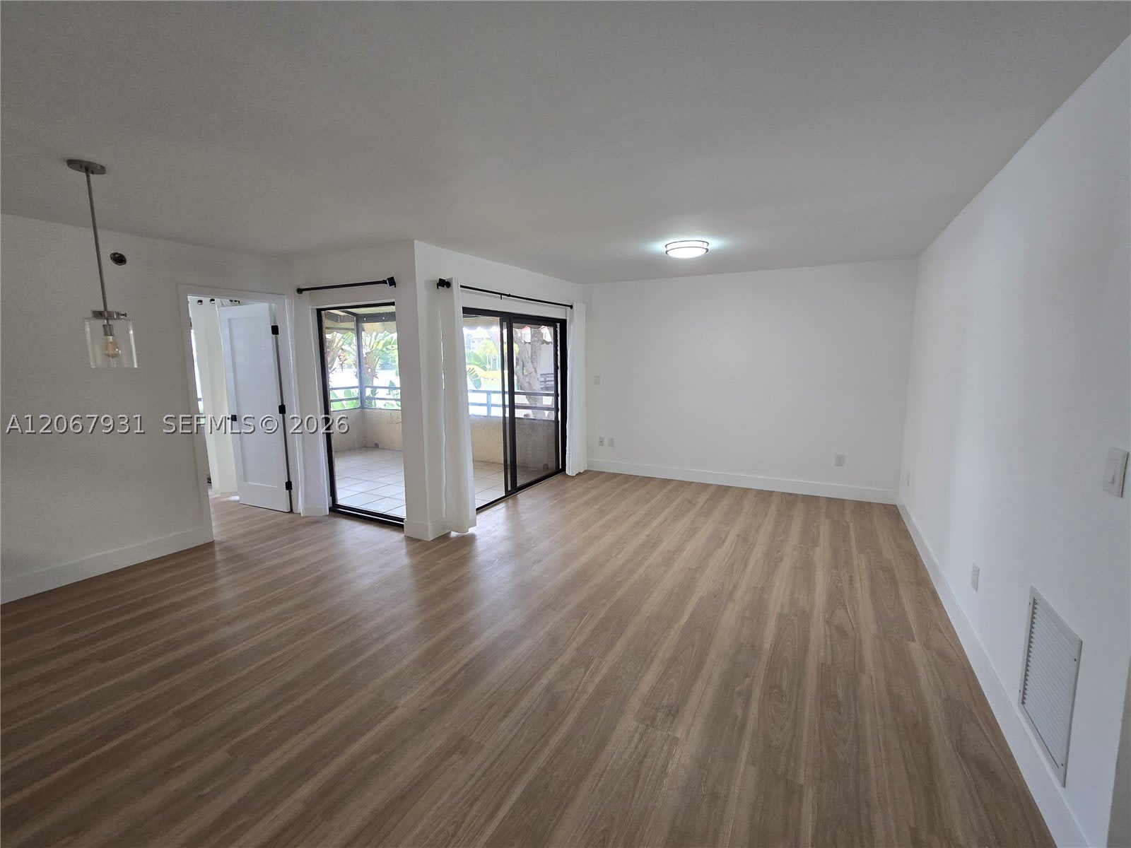 20145 NE 3rd Ct – photo 2