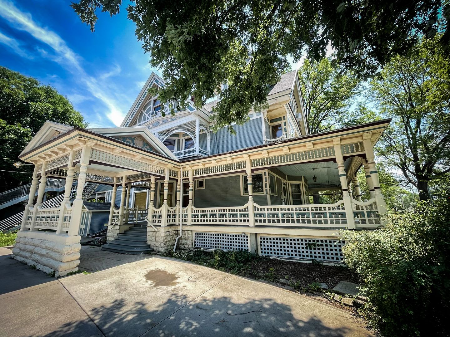Experience Timeless Elegance At The Hurlbut Yates House In Lincoln Nebraska 8 Bedrooms 7 Bathrooms – photo 2