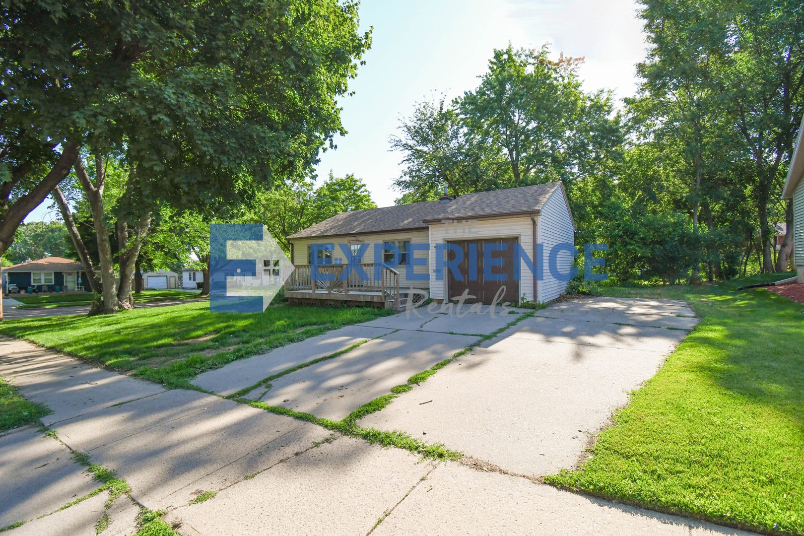 Charming 3-Bedroom Single Family Home East Sioux Falls! – photo 3