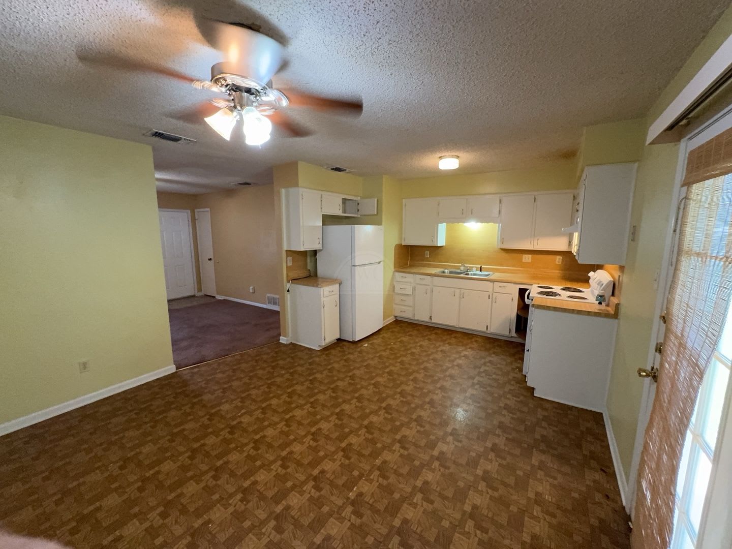 820 Michelle Dr – photo 5